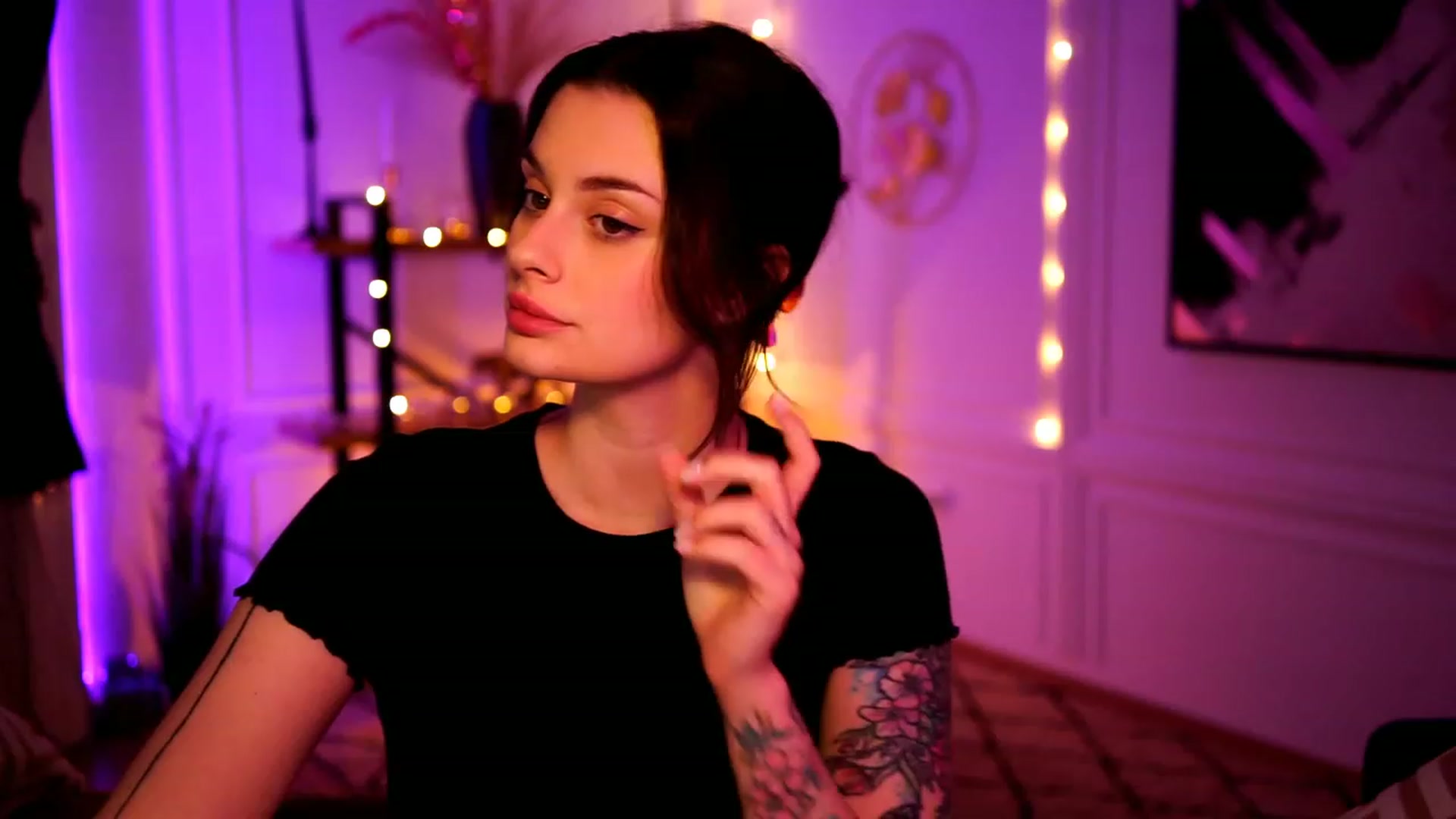 Gallery image thumbnail from lucynutty's myfreecams stream on, 02/18/2023, 16:46 image 8 of 20