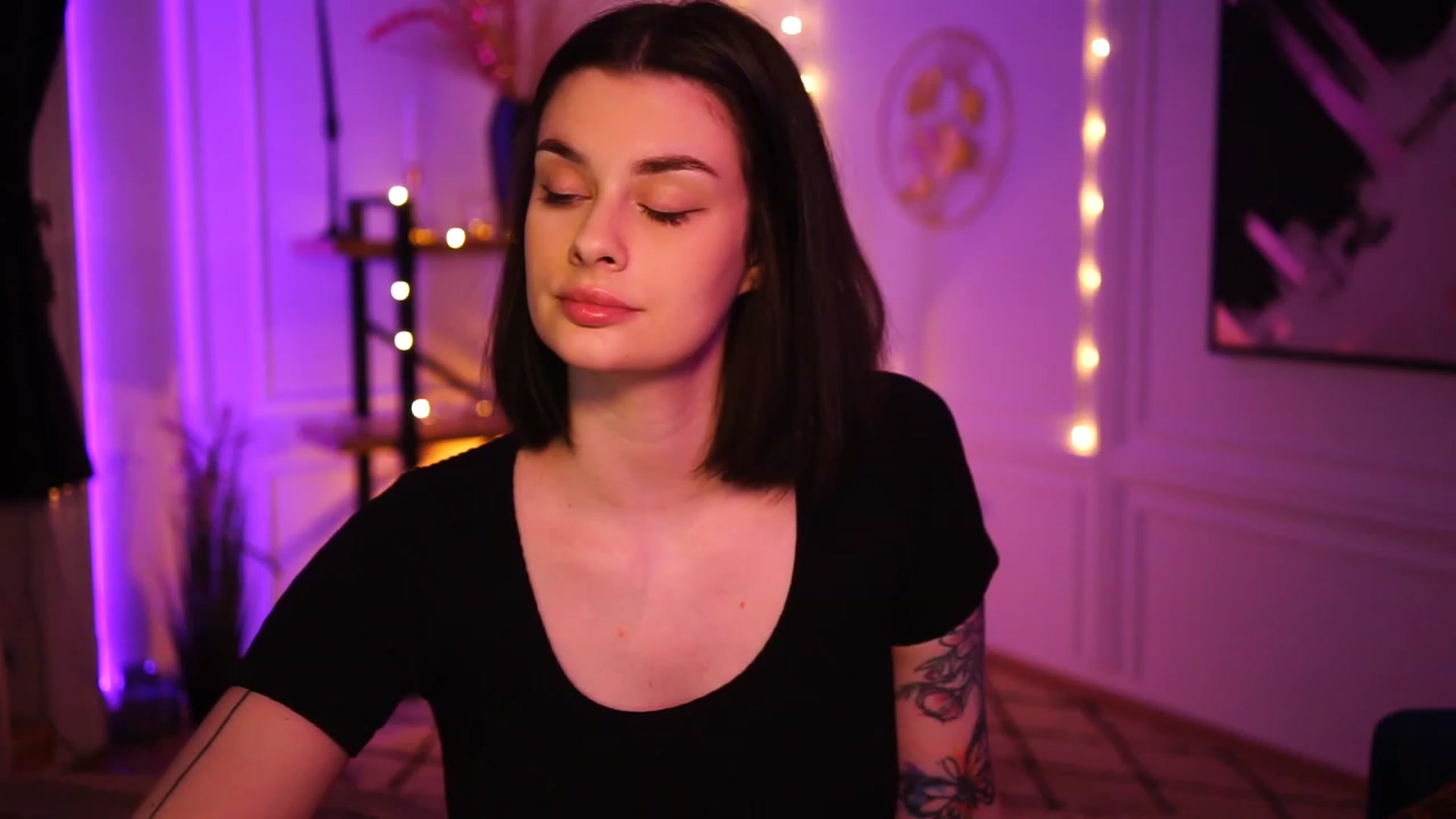 Gallery image thumbnail from lucynutty's myfreecams stream on, 02/20/2023, 17:26 image 8 of 20