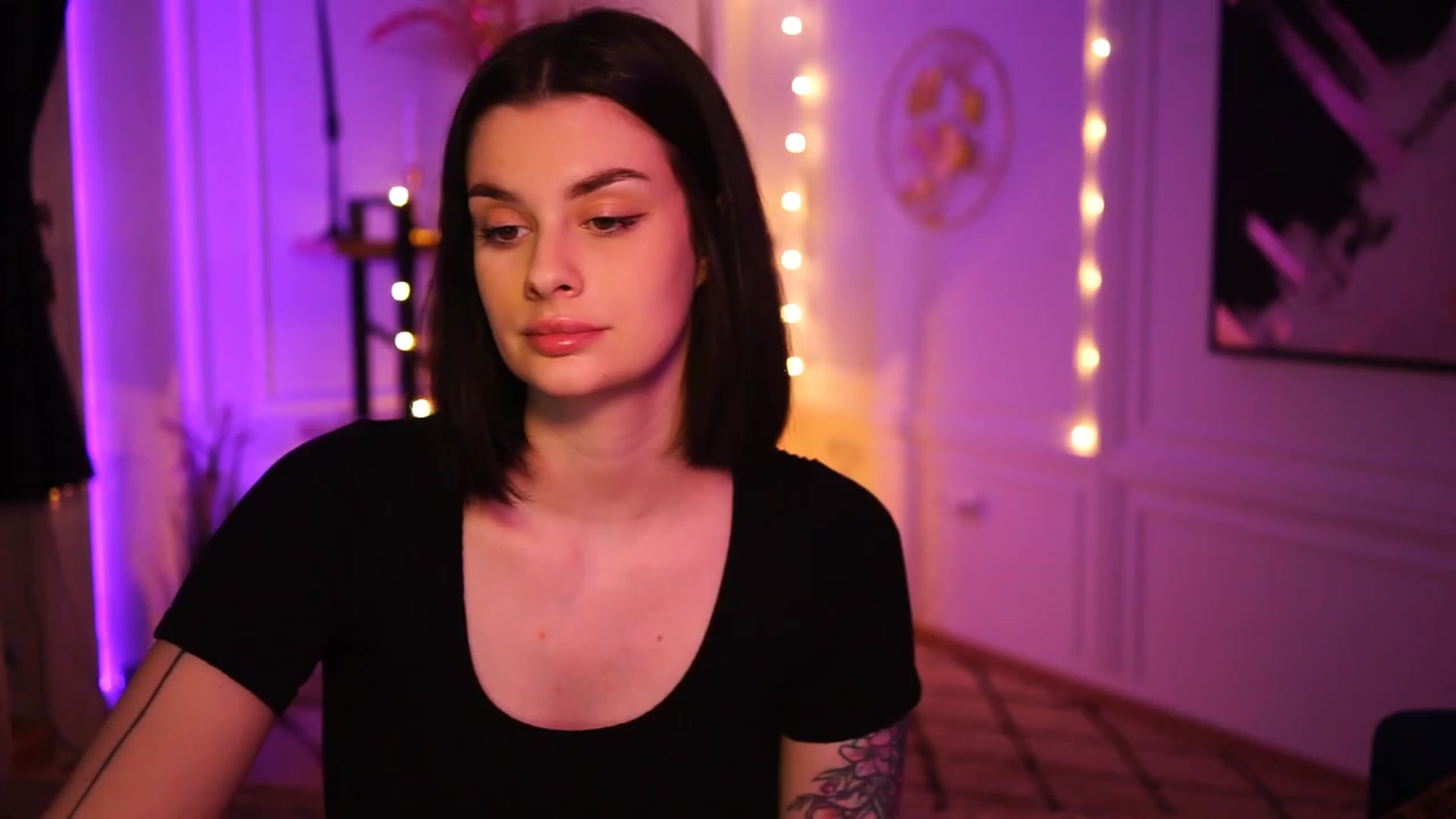 Gallery image thumbnail from lucynutty's myfreecams stream on, 02/20/2023, 17:26 image 19 of 20