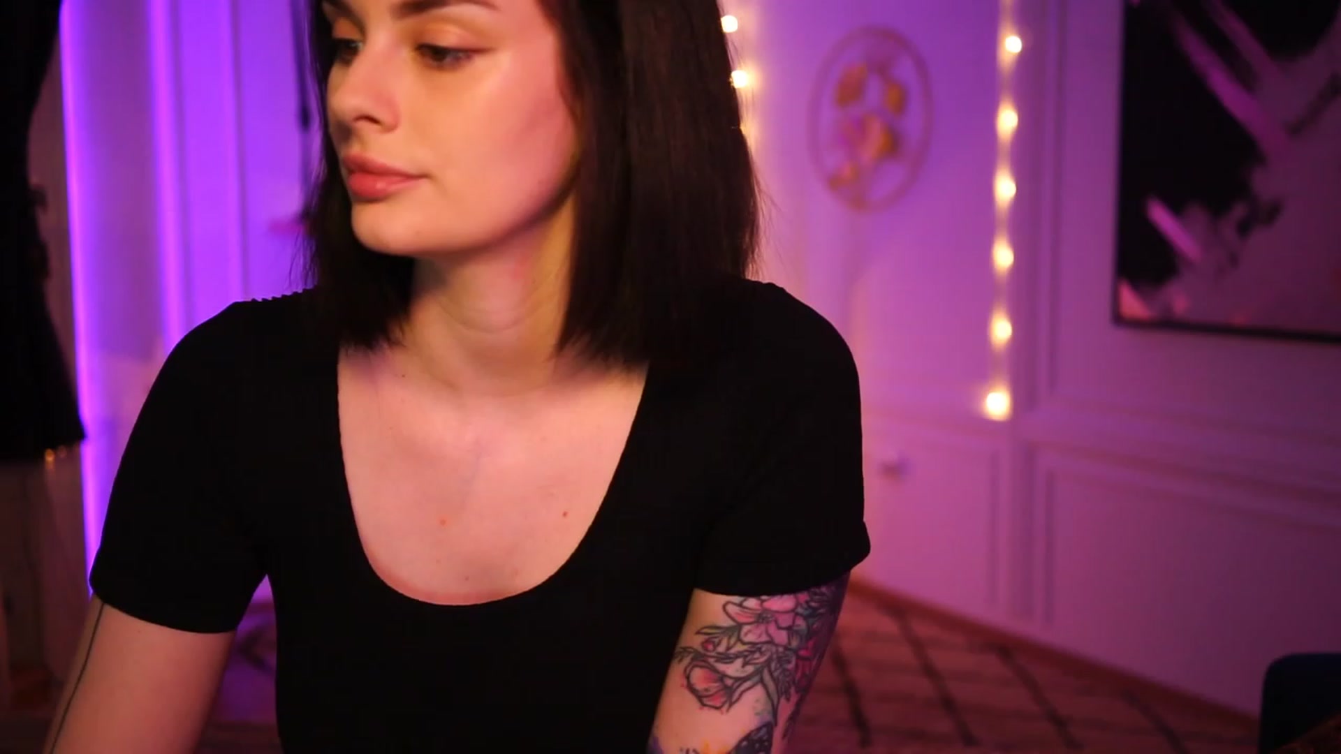 Gallery image thumbnail from lucynutty's myfreecams stream on, 02/20/2023, 17:26 image 13 of 20
