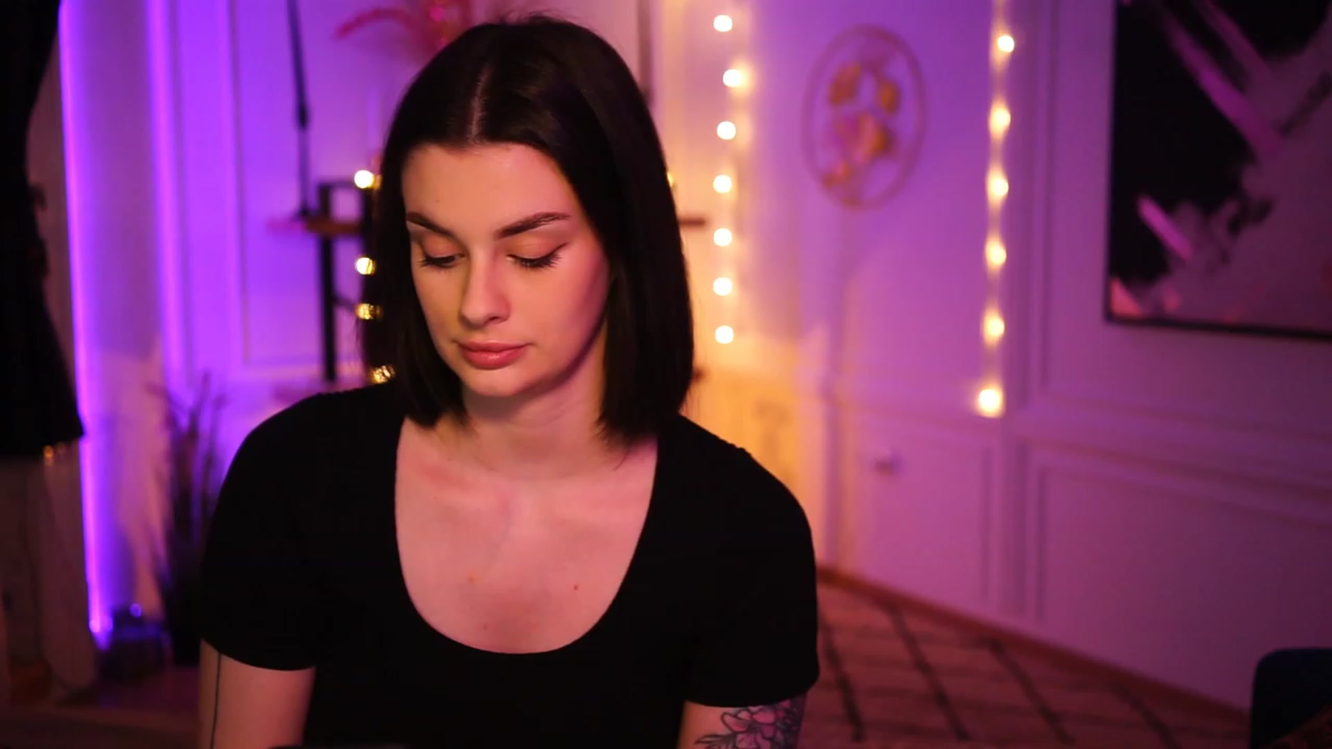 Gallery image thumbnail from lucynutty's myfreecams stream on, 02/20/2023, 17:26 image 6 of 20