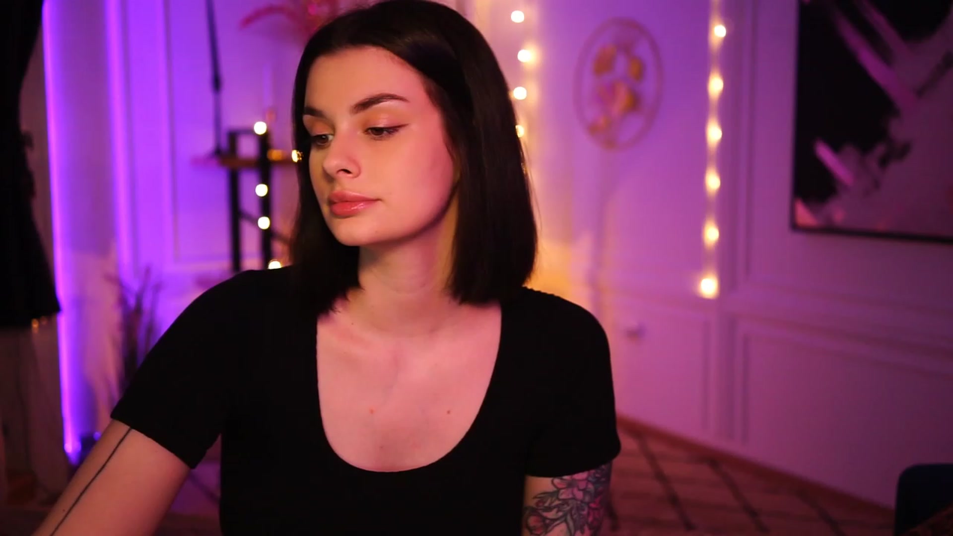 Gallery image thumbnail from lucynutty's myfreecams stream on, 02/20/2023, 17:26 image 16 of 20