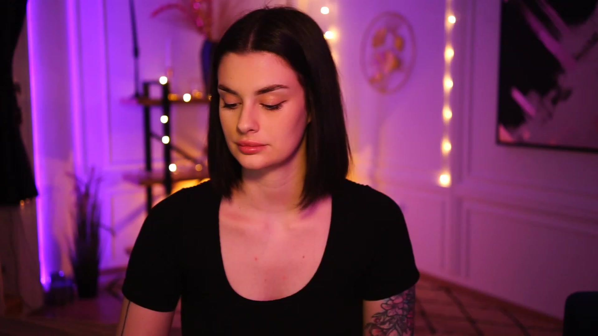 Gallery image thumbnail from lucynutty's myfreecams stream on, 02/20/2023, 19:04 image 13 of 20