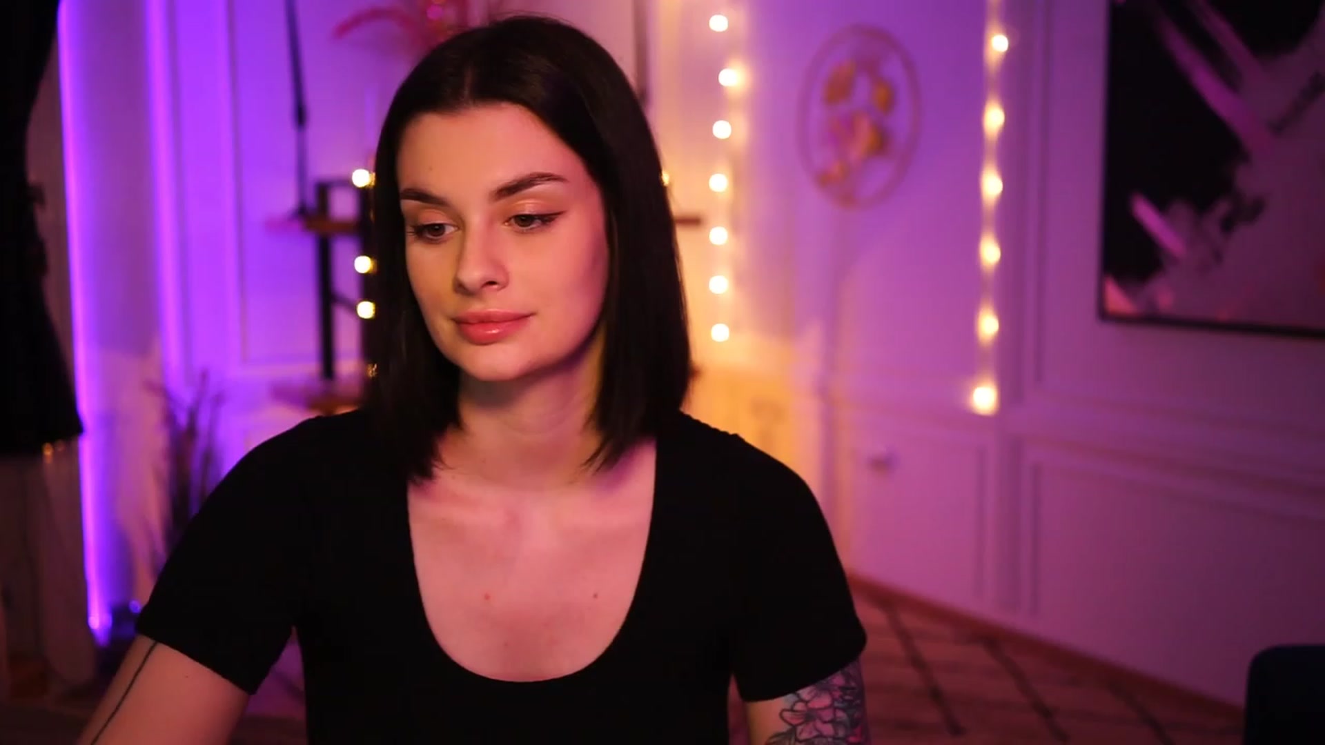 Gallery image thumbnail from lucynutty's myfreecams stream on, 02/20/2023, 19:04 image 7 of 20