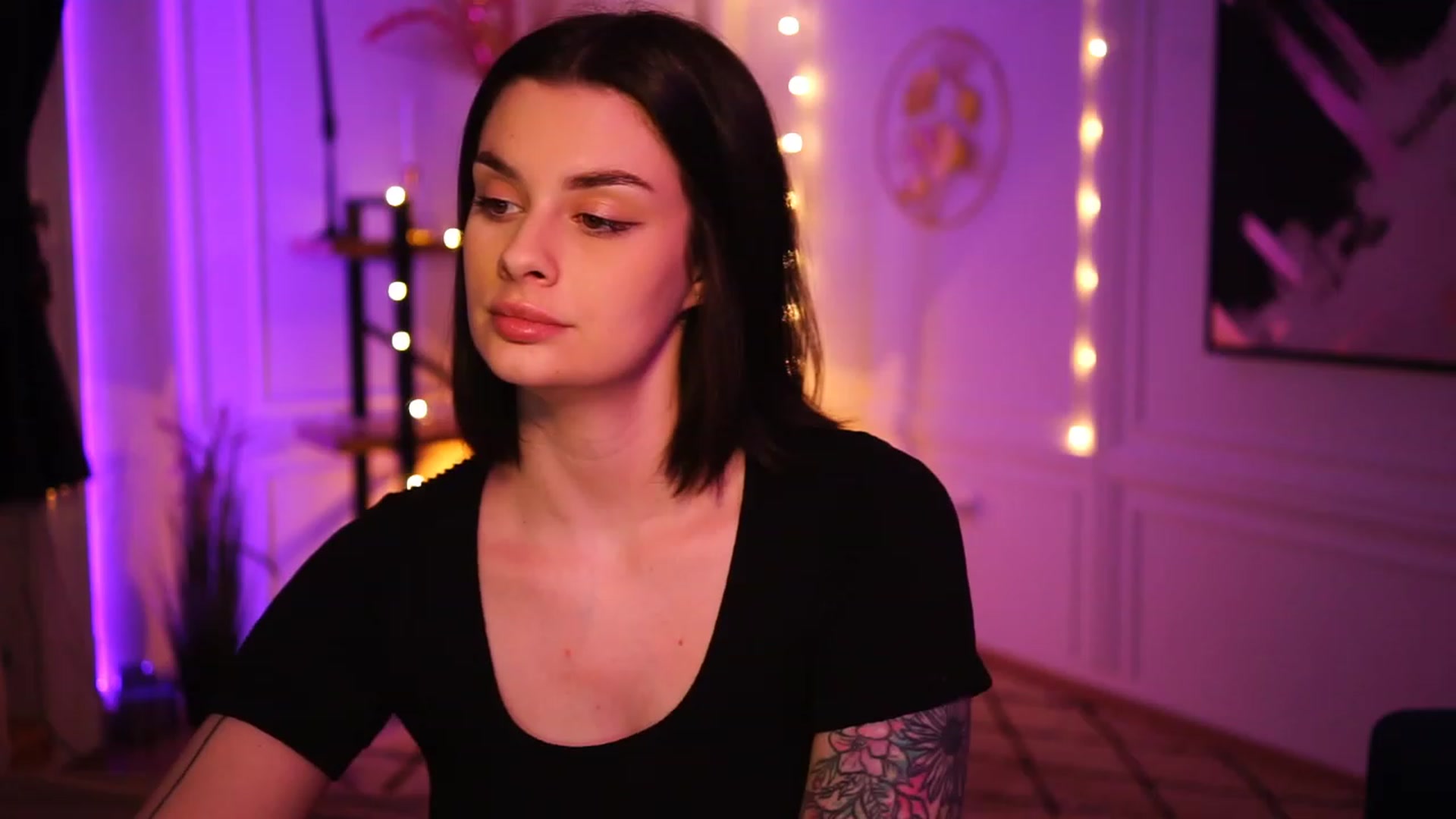 Gallery image thumbnail from lucynutty's myfreecams stream on, 02/20/2023, 19:04 image 4 of 20