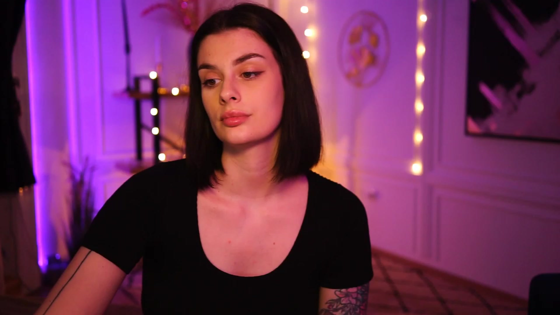 Gallery image thumbnail from lucynutty's myfreecams stream on, 02/20/2023, 19:04 image 19 of 20