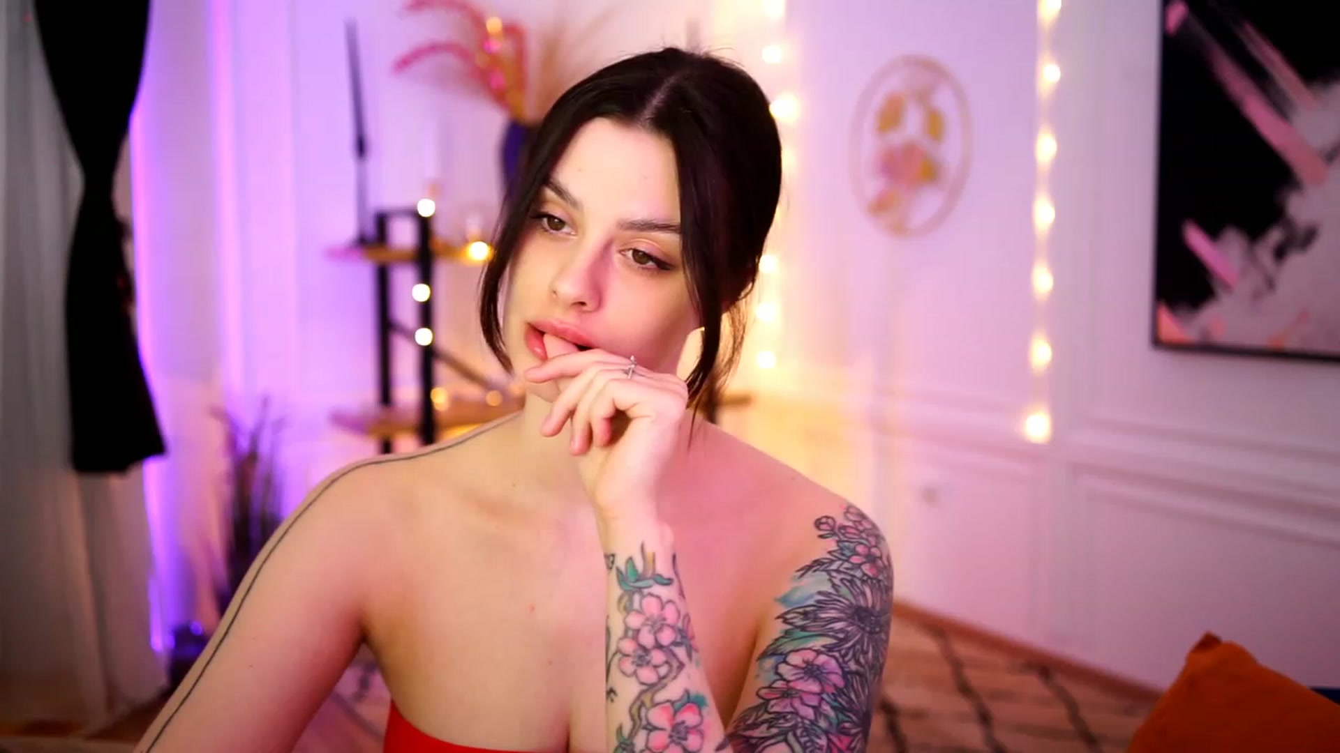 Gallery image thumbnail from lucynutty's myfreecams stream on, 02/24/2023, 12:10 image 3 of 20