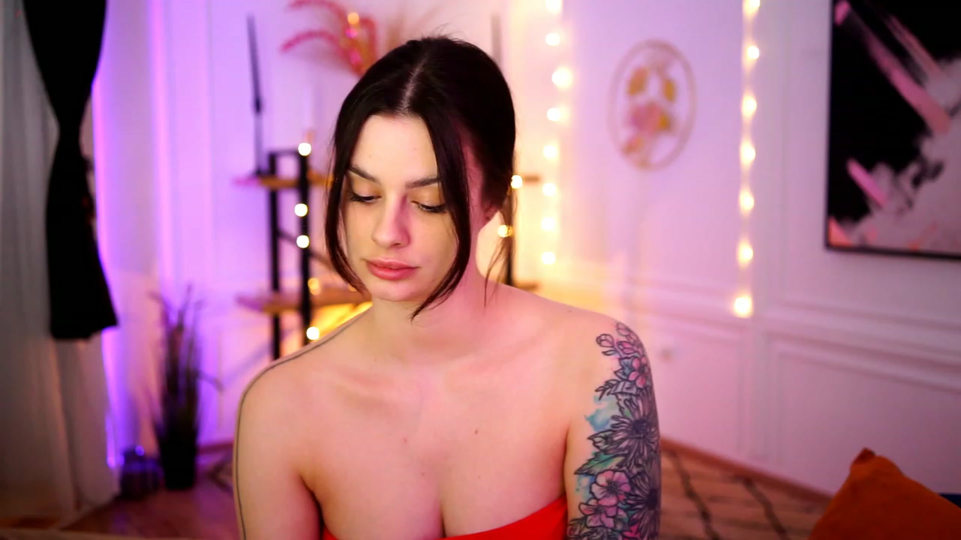 Gallery image thumbnail from lucynutty's myfreecams stream on, 02/24/2023, 12:10 image 12 of 20