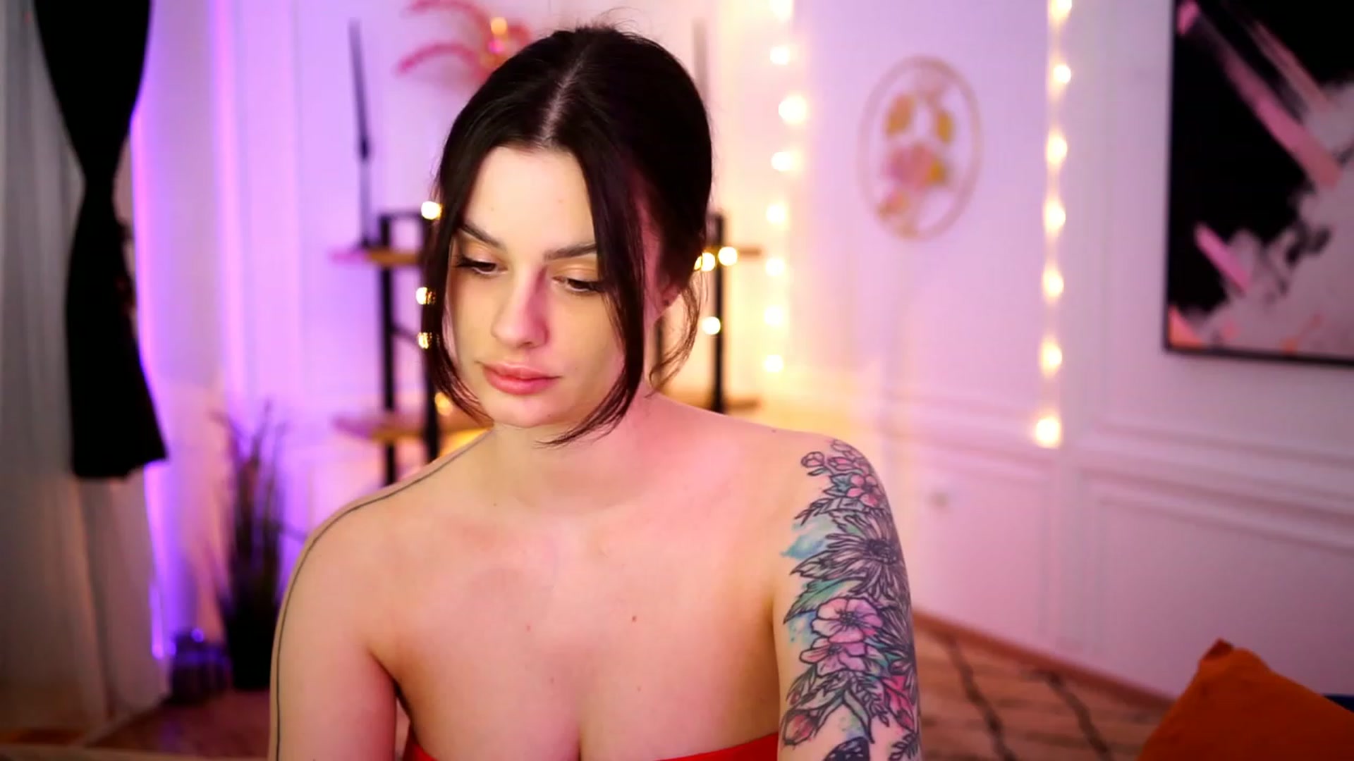 Gallery image thumbnail from lucynutty's myfreecams stream on, 02/24/2023, 12:10 image 2 of 20