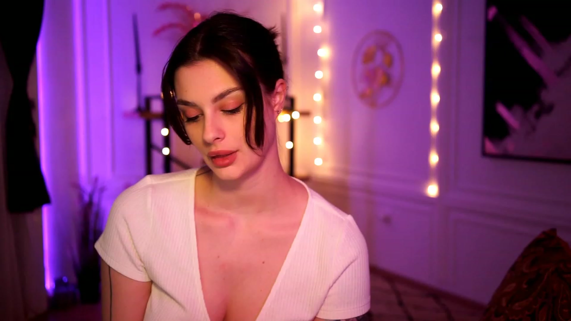 Gallery image thumbnail from lucynutty's myfreecams stream on, 02/25/2023, 18:53 image 13 of 20