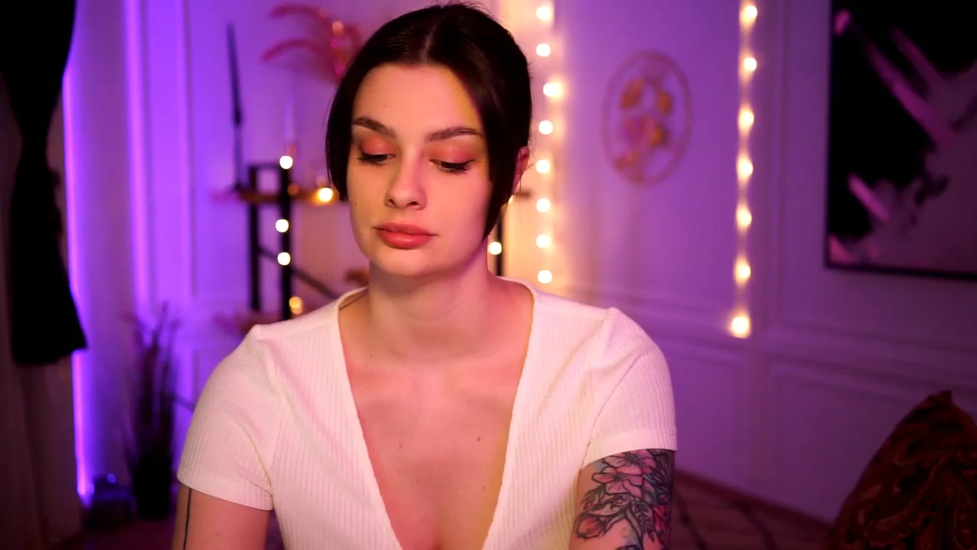 Gallery image thumbnail from lucynutty's myfreecams stream on, 02/25/2023, 18:53 image 10 of 20