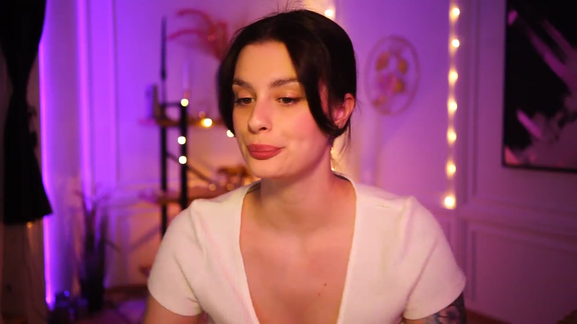 Gallery image thumbnail from lucynutty's myfreecams stream on, 03/06/2023, 18:08 image 14 of 20