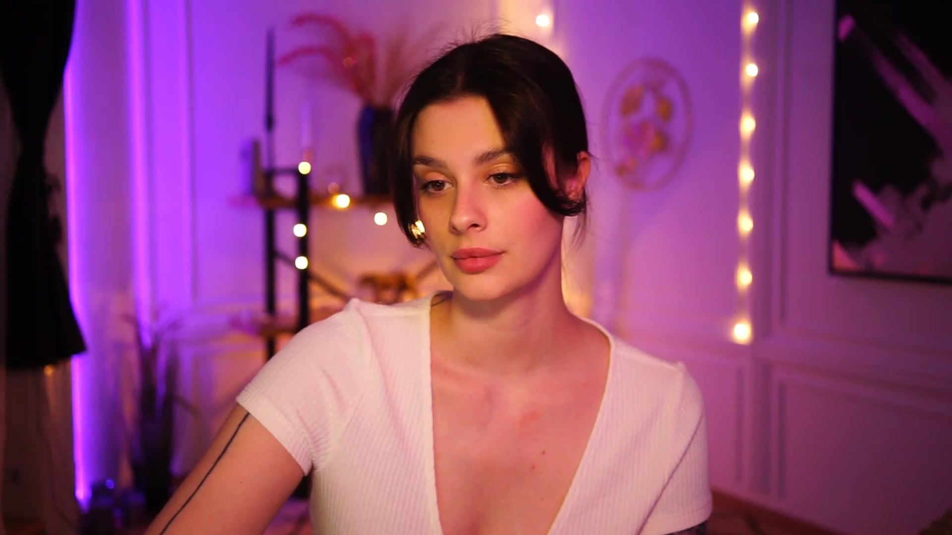 Gallery image thumbnail from lucynutty's myfreecams stream on, 03/06/2023, 18:08 image 13 of 20