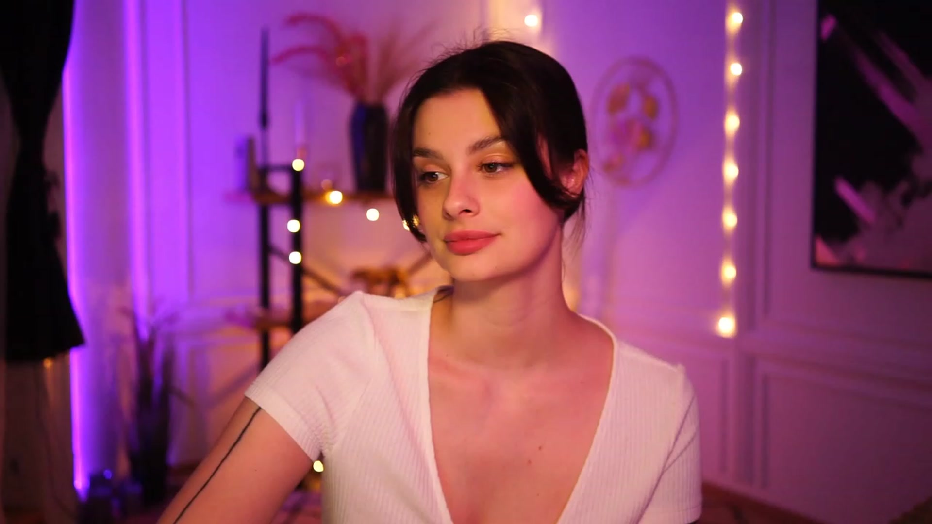 Gallery image thumbnail from lucynutty's myfreecams stream on, 03/06/2023, 18:08 image 5 of 20
