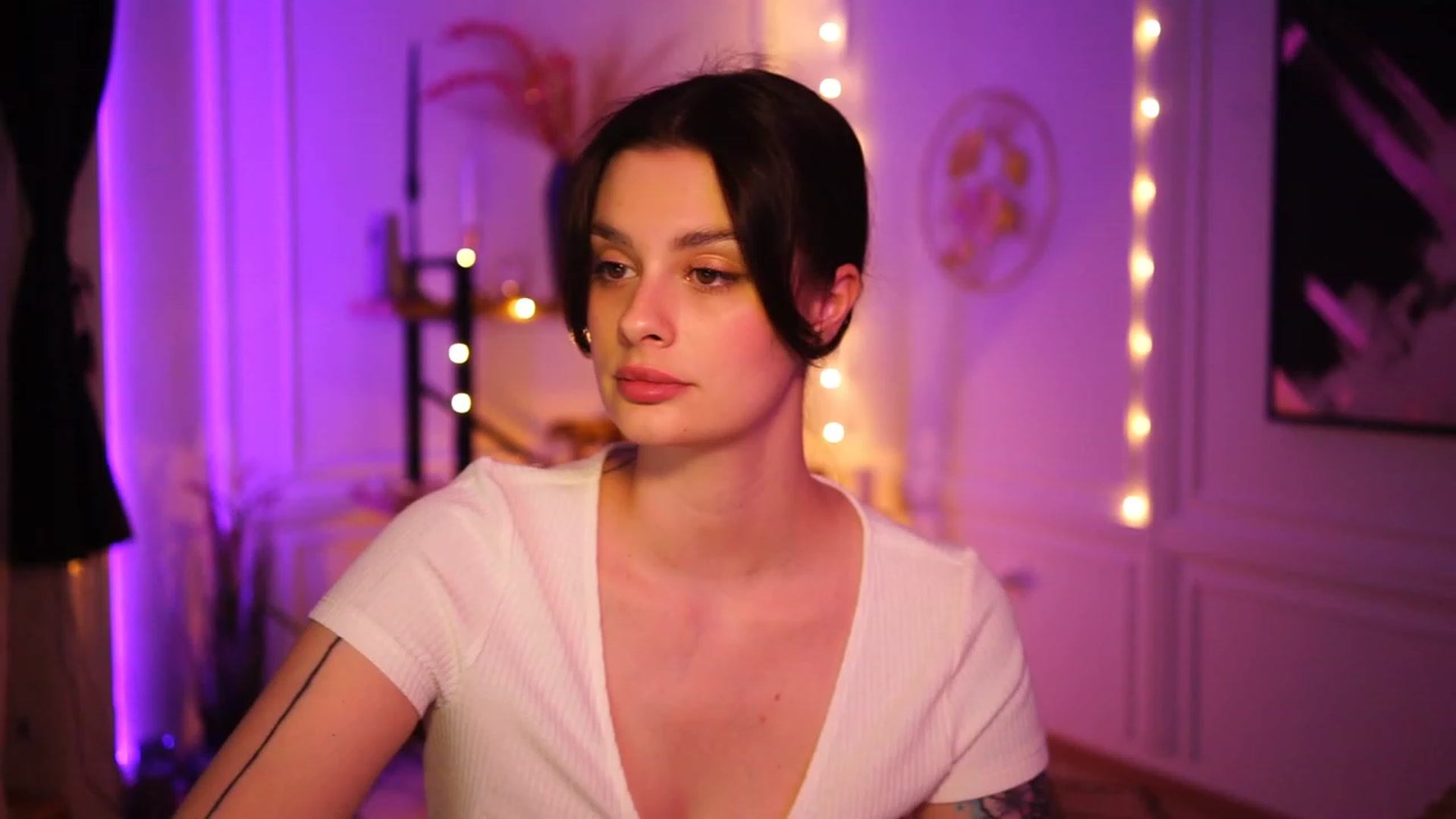 Gallery image thumbnail from lucynutty's myfreecams stream on, 03/06/2023, 19:29 image 15 of 20