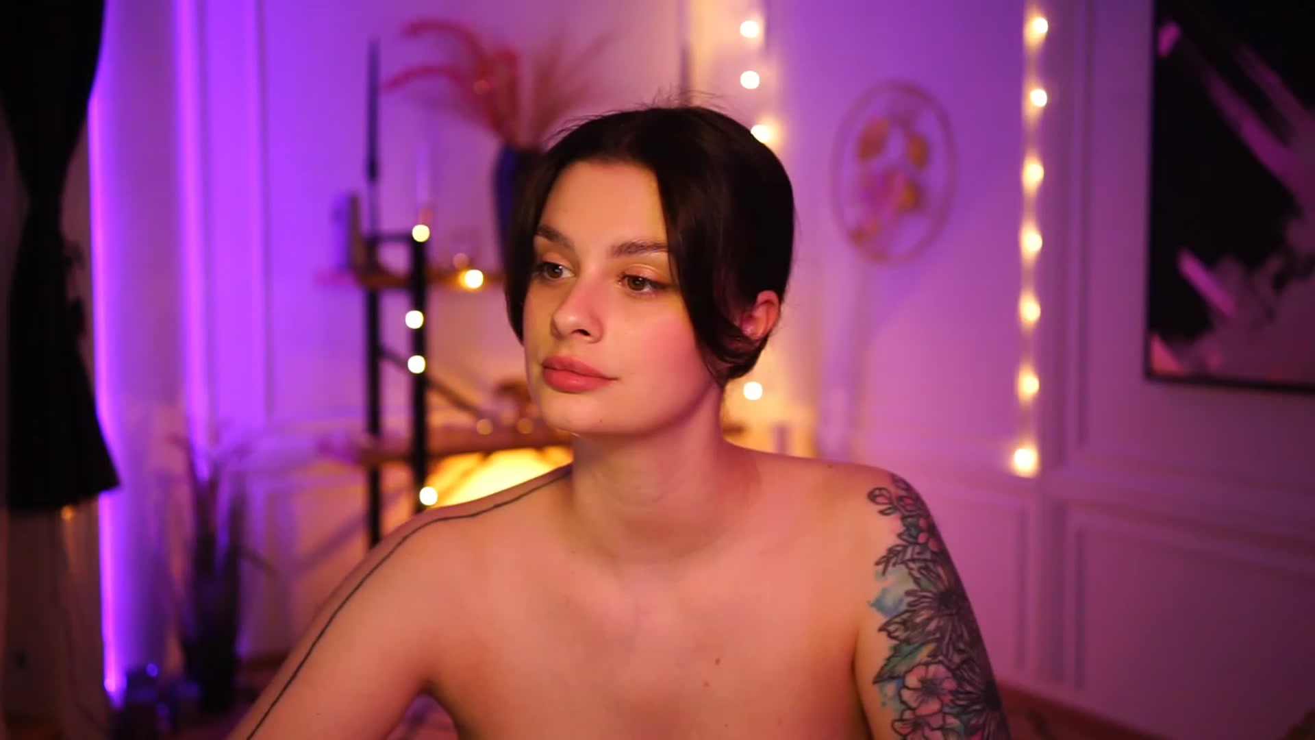 Gallery image thumbnail from lucynutty's myfreecams stream on, 03/06/2023, 19:29 image 8 of 20