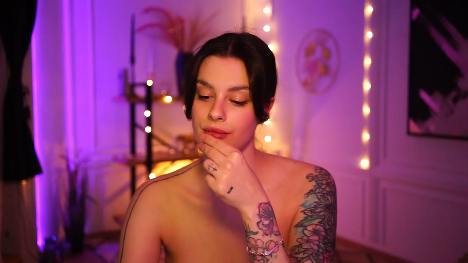 Gallery image thumbnail from lucynutty's myfreecams stream on, 03/06/2023, 19:29 image 2 of 20