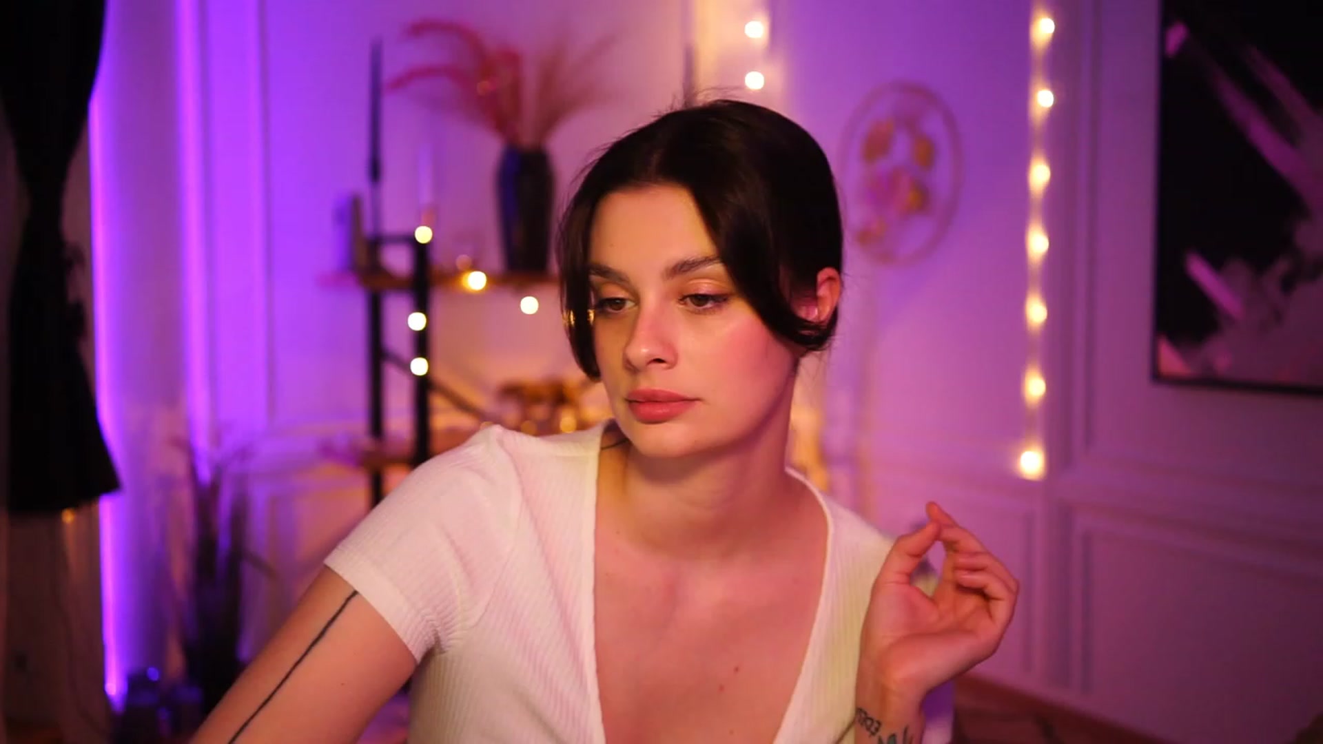 Gallery image thumbnail from lucynutty's myfreecams stream on, 03/06/2023, 19:29 image 16 of 20
