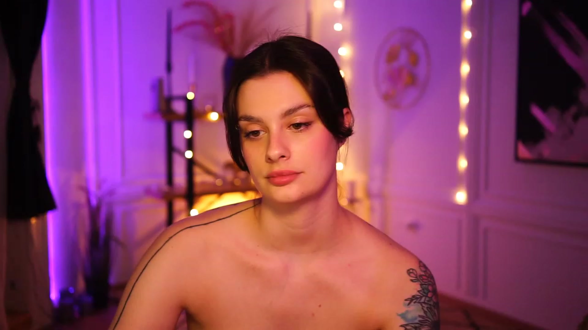 Gallery image thumbnail from lucynutty's myfreecams stream on, 03/06/2023, 20:38 image 9 of 20