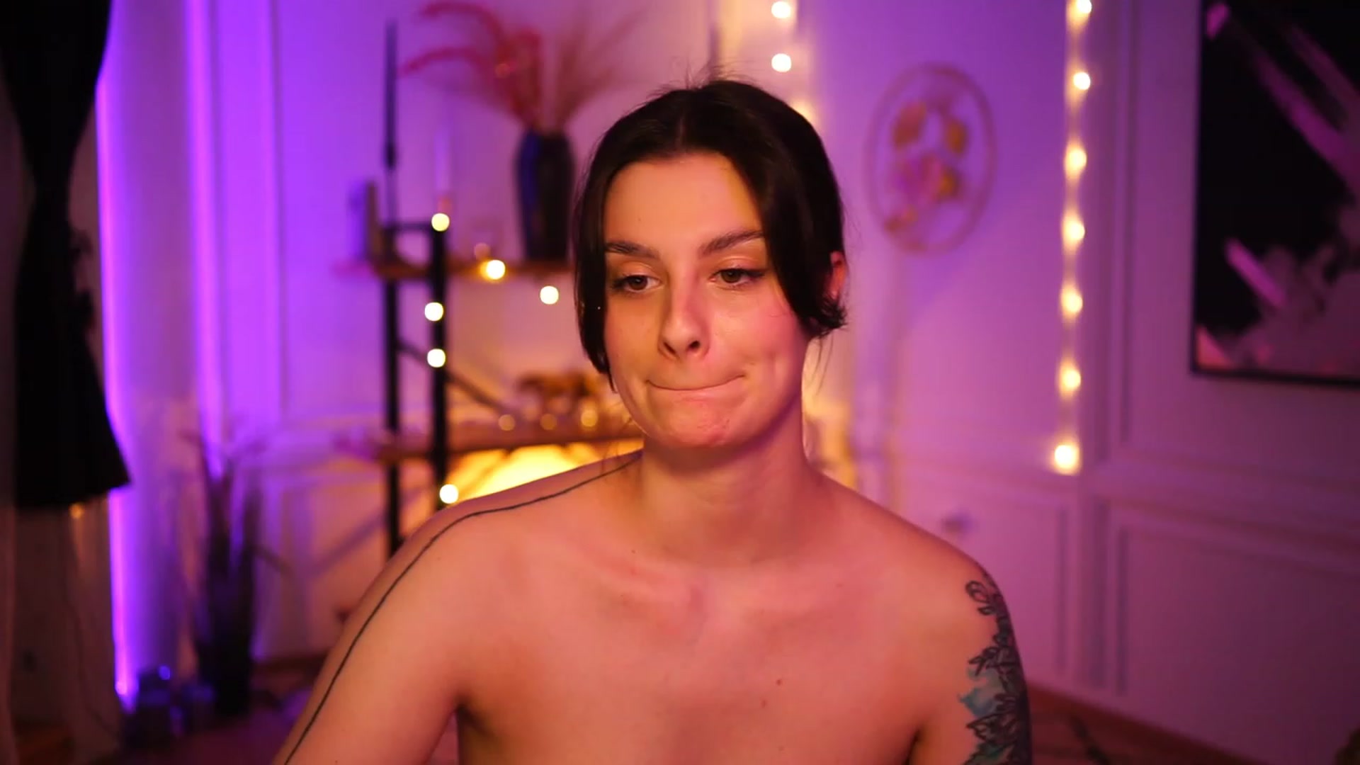 Gallery image thumbnail from lucynutty's myfreecams stream on, 03/06/2023, 20:38 image 10 of 20