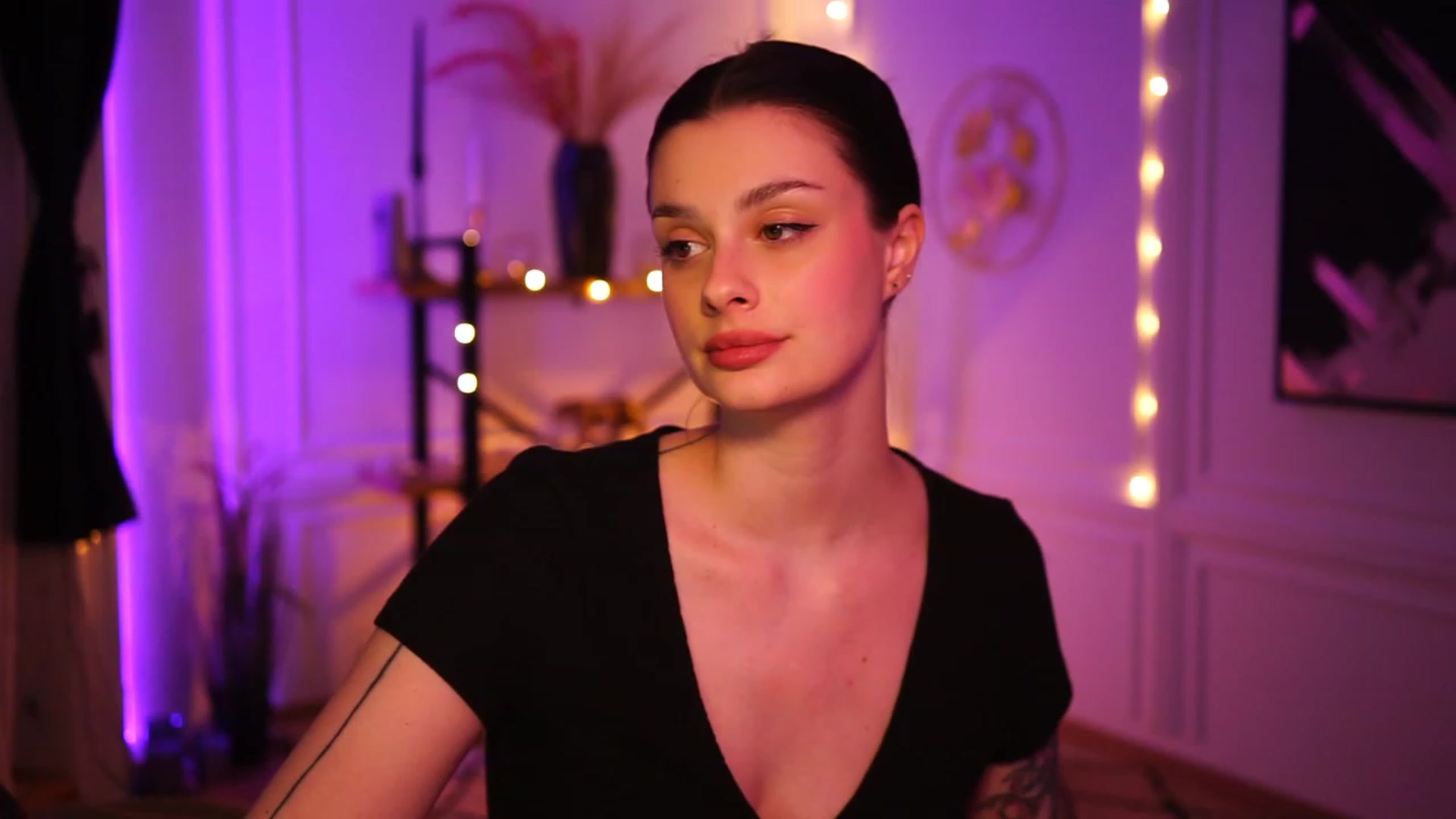Gallery image thumbnail from lucynutty's myfreecams stream on, 03/07/2023, 19:25 image 3 of 20