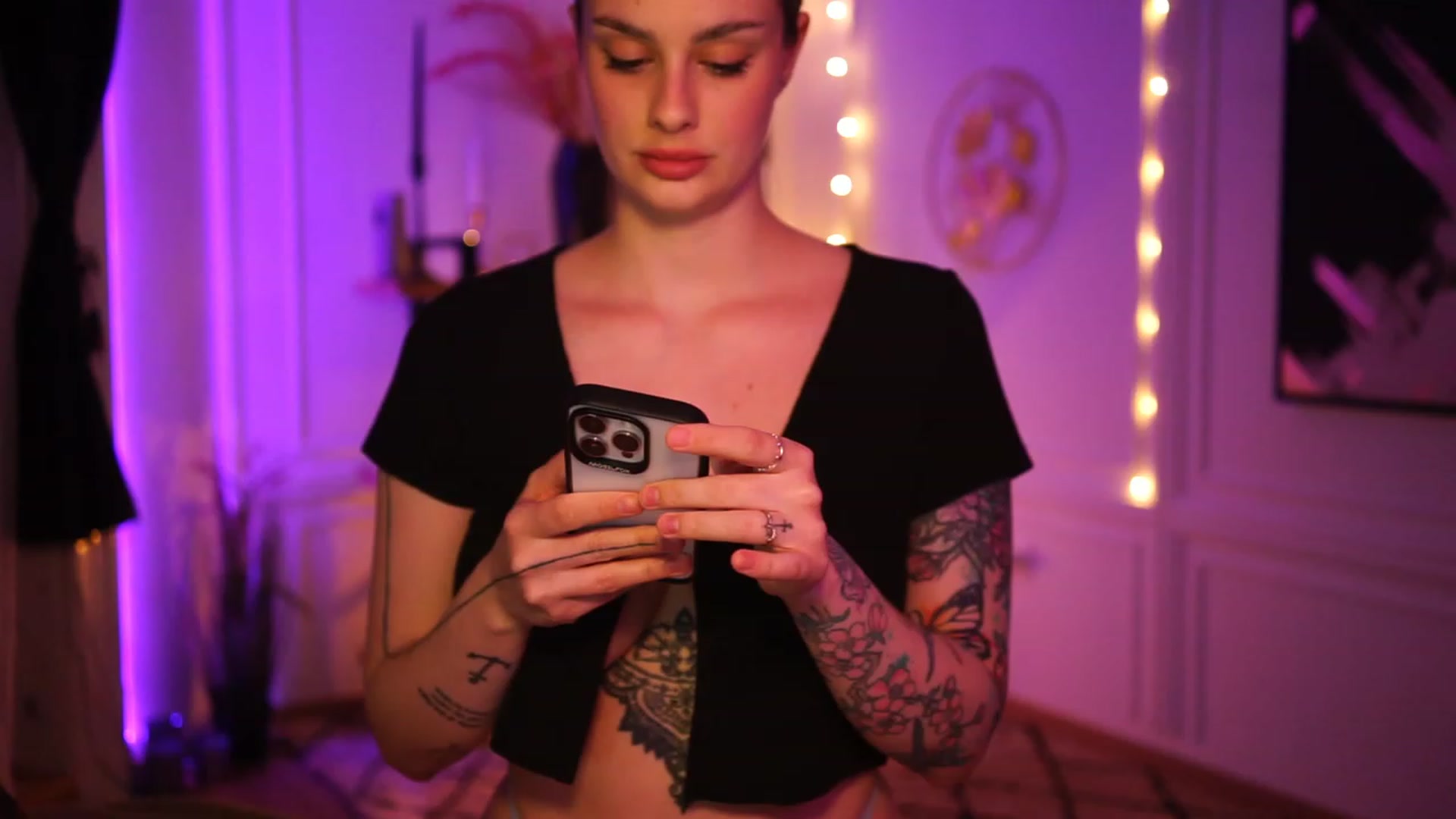 Gallery image thumbnail from lucynutty's myfreecams stream on, 03/07/2023, 19:25 image 5 of 20