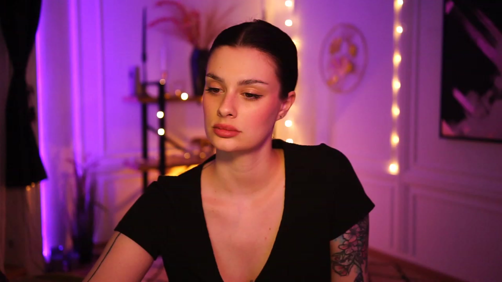 Gallery image thumbnail from lucynutty's myfreecams stream on, 03/07/2023, 19:25 image 10 of 20