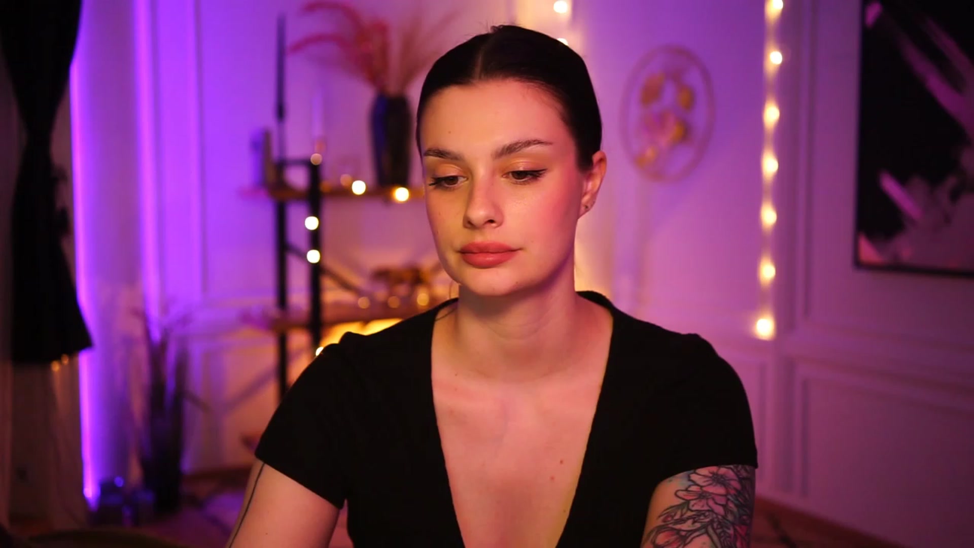 Gallery image thumbnail from lucynutty's myfreecams stream on, 03/07/2023, 19:25 image 17 of 20