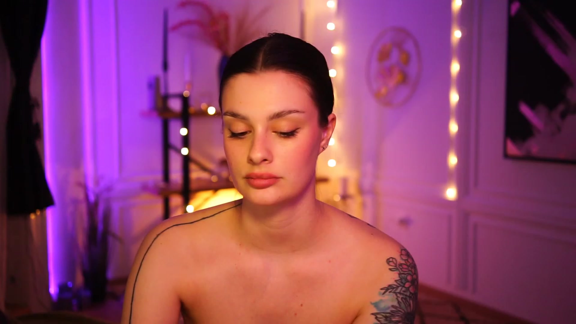 Gallery image thumbnail from lucynutty's myfreecams stream on, 03/07/2023, 20:59 image 8 of 20
