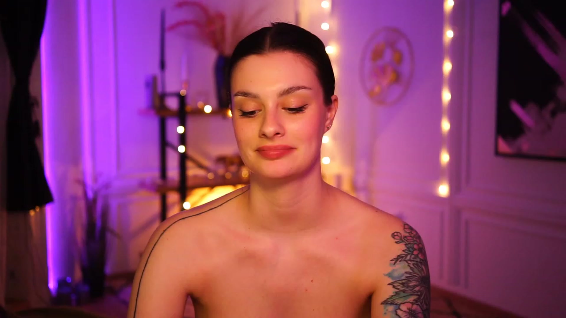 Gallery image thumbnail from lucynutty's myfreecams stream on, 03/07/2023, 20:59 image 7 of 20