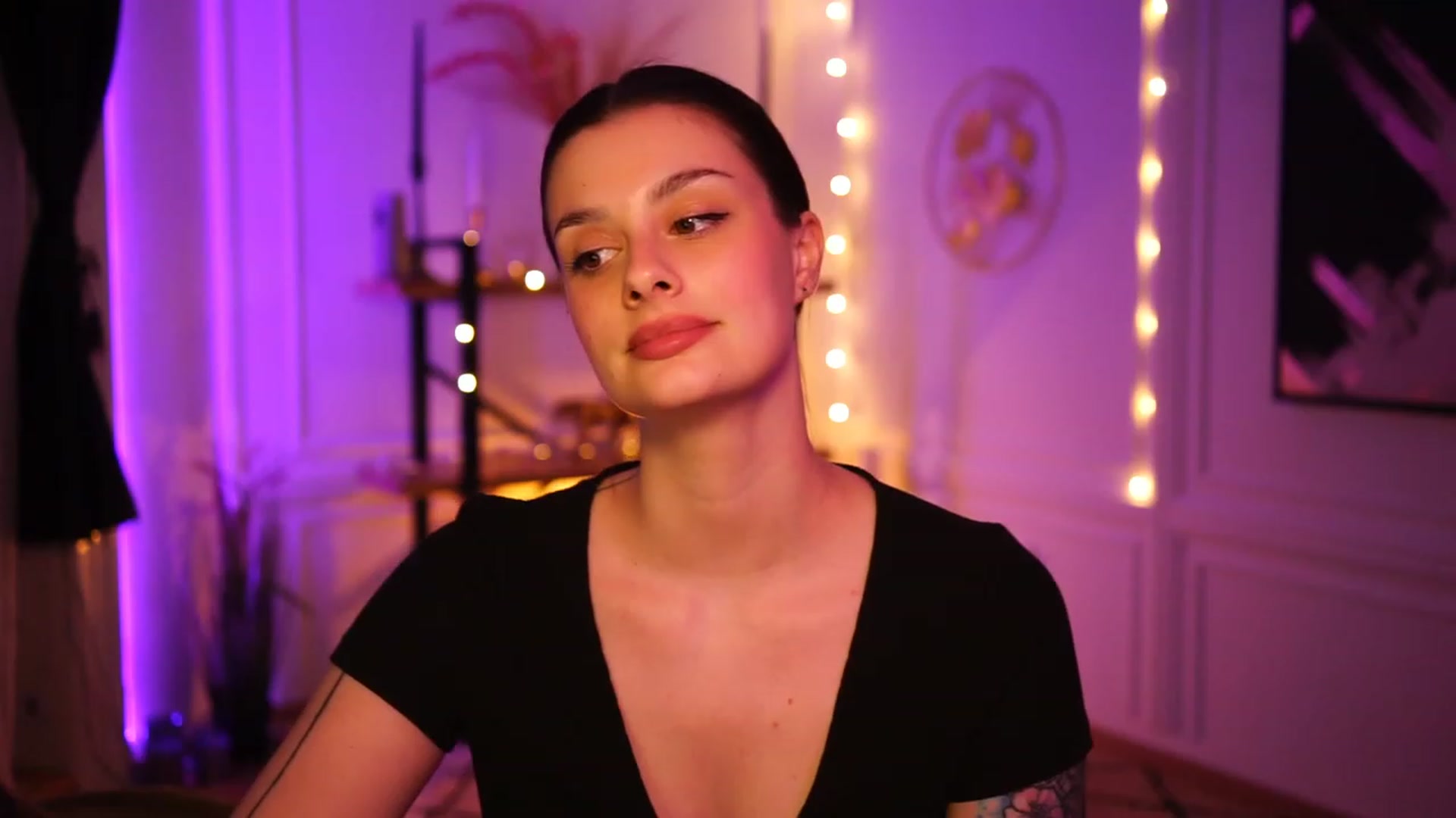 Gallery image thumbnail from lucynutty's myfreecams stream on, 03/07/2023, 20:59 image 10 of 20