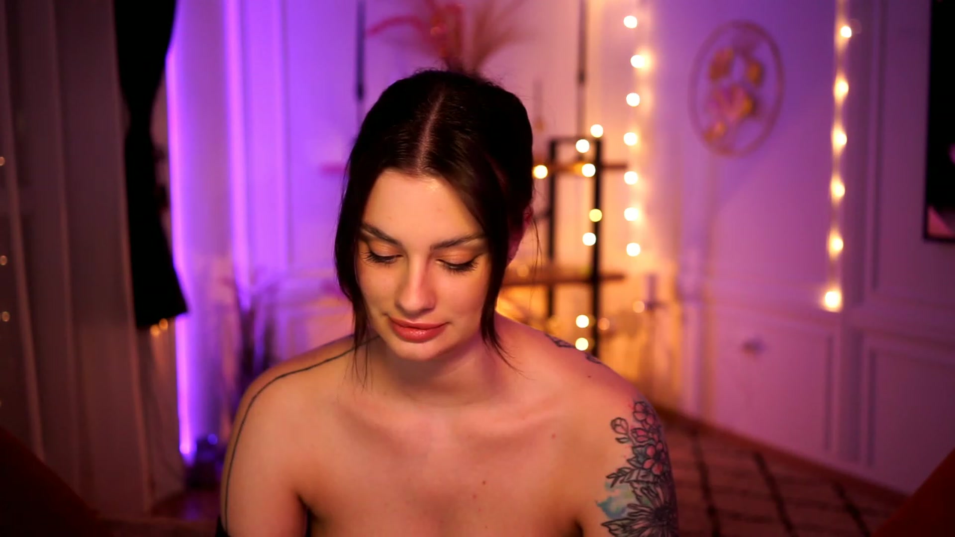 Gallery image thumbnail from lucynutty's myfreecams stream on, 03/10/2023, 15:54 image 18 of 20