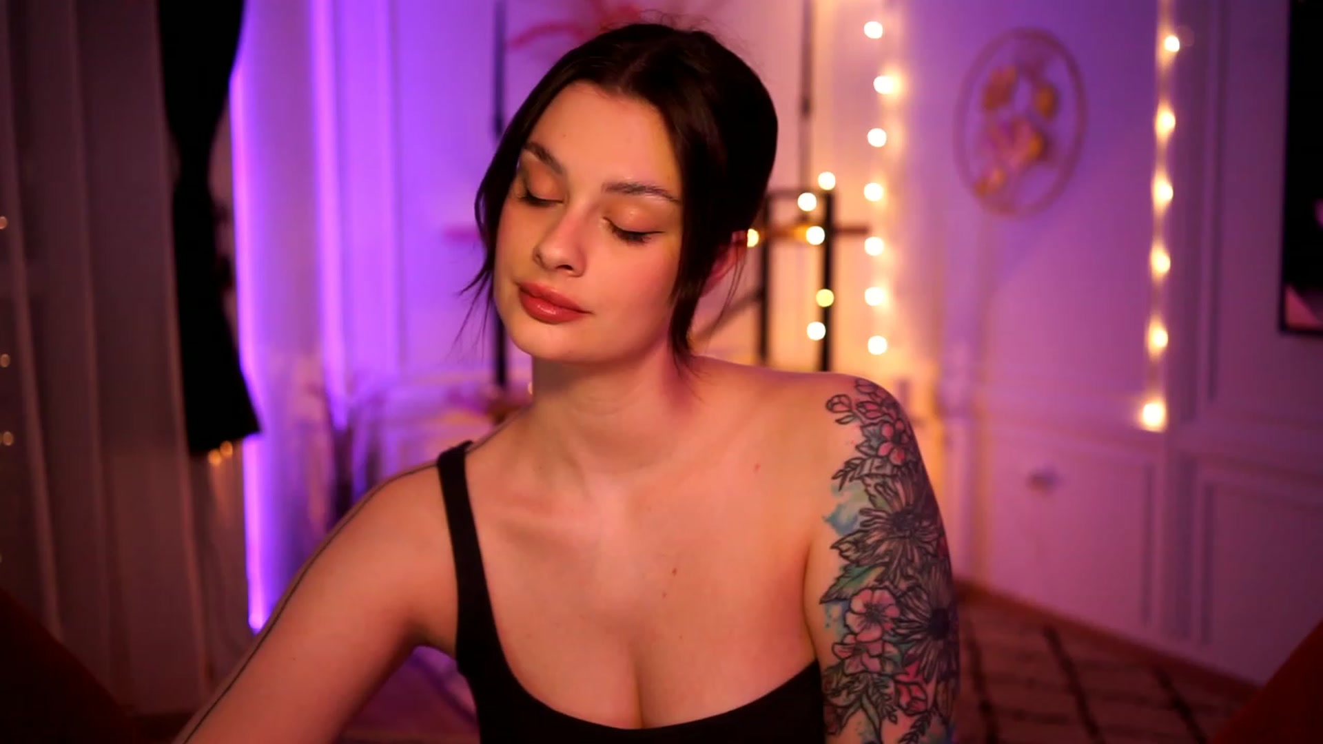 Gallery image thumbnail from lucynutty's myfreecams stream on, 03/10/2023, 15:54 image 3 of 20
