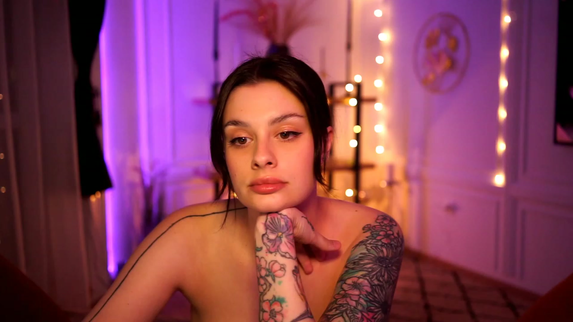 Gallery image thumbnail from lucynutty's myfreecams stream on, 03/10/2023, 17:07 image 1 of 20