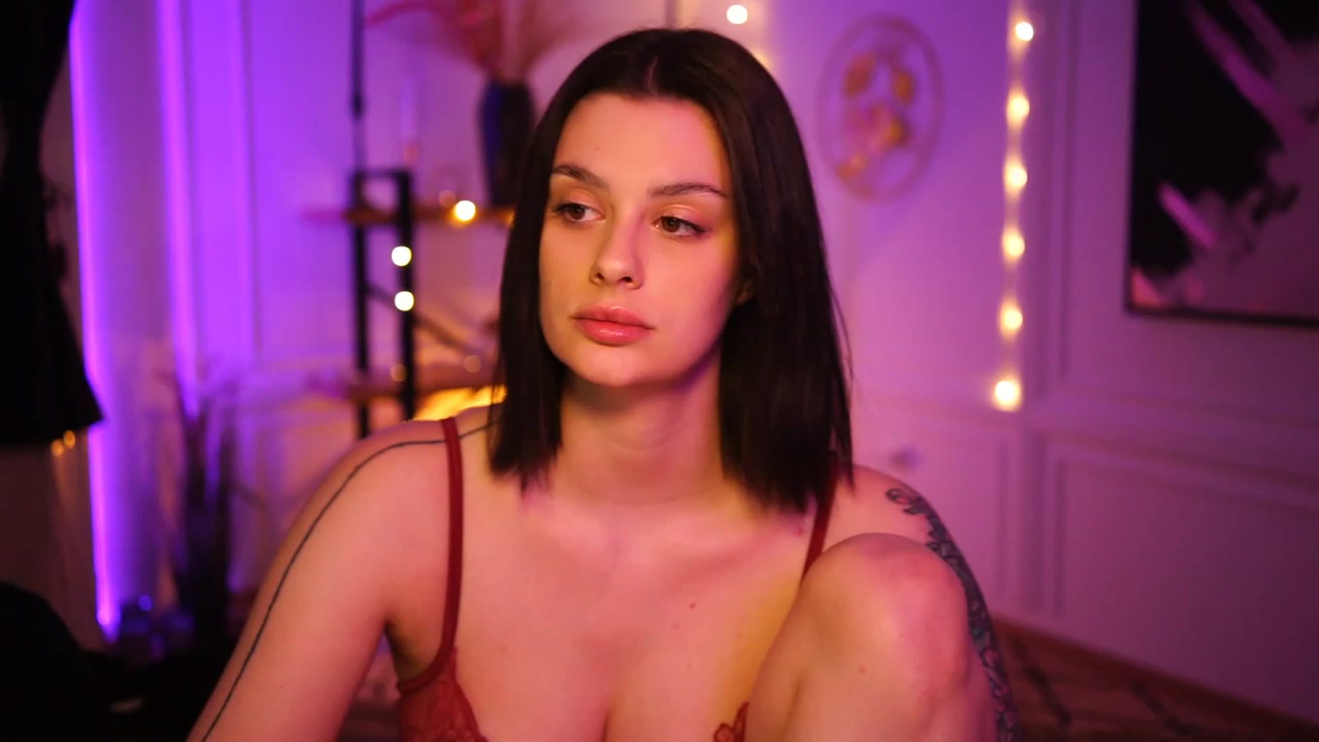 Gallery image thumbnail from lucynutty's myfreecams stream on, 03/12/2023, 21:27 image 17 of 20