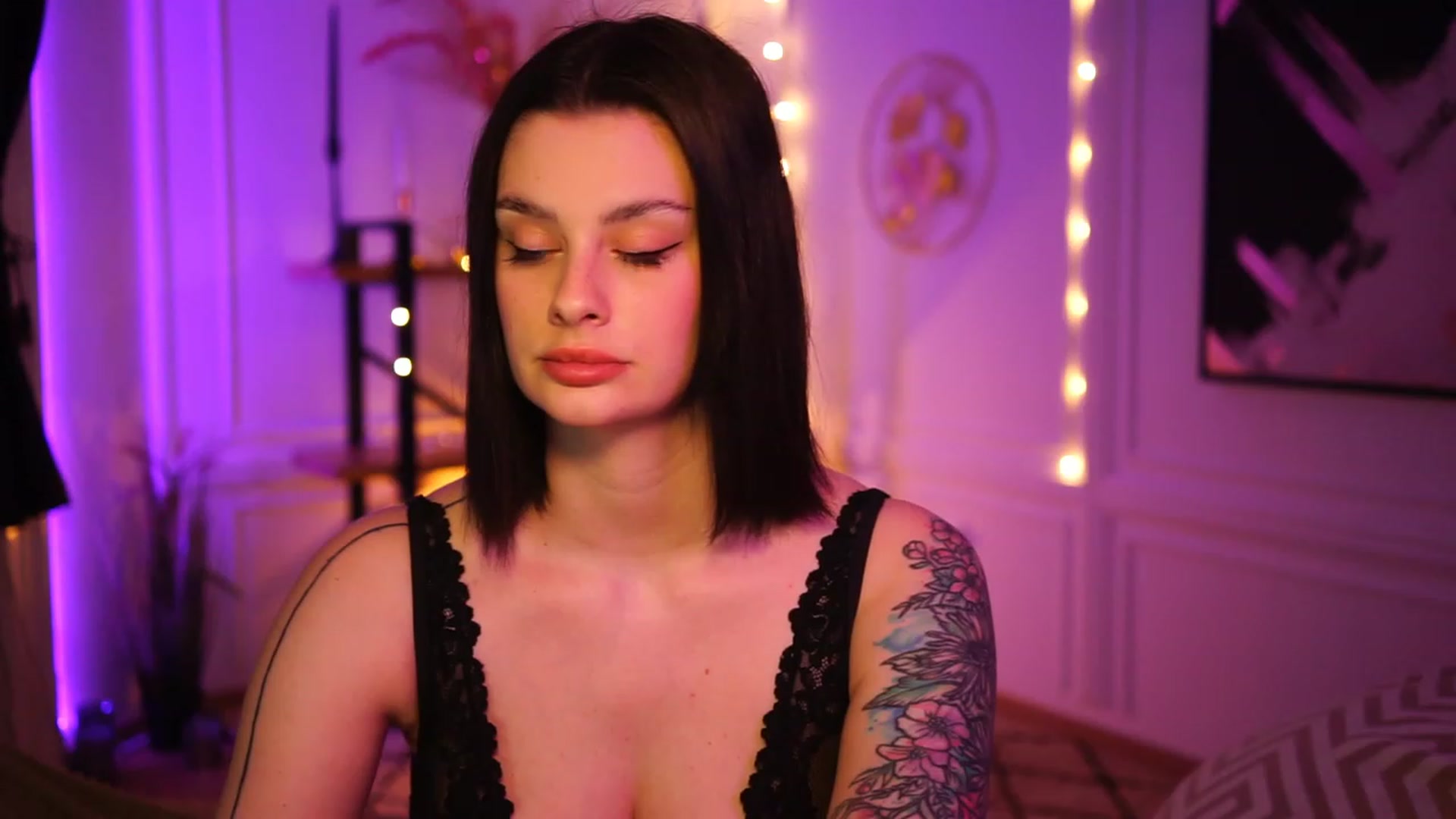 Gallery image thumbnail from lucynutty's myfreecams stream on, 03/15/2023, 18:11 image 18 of 20