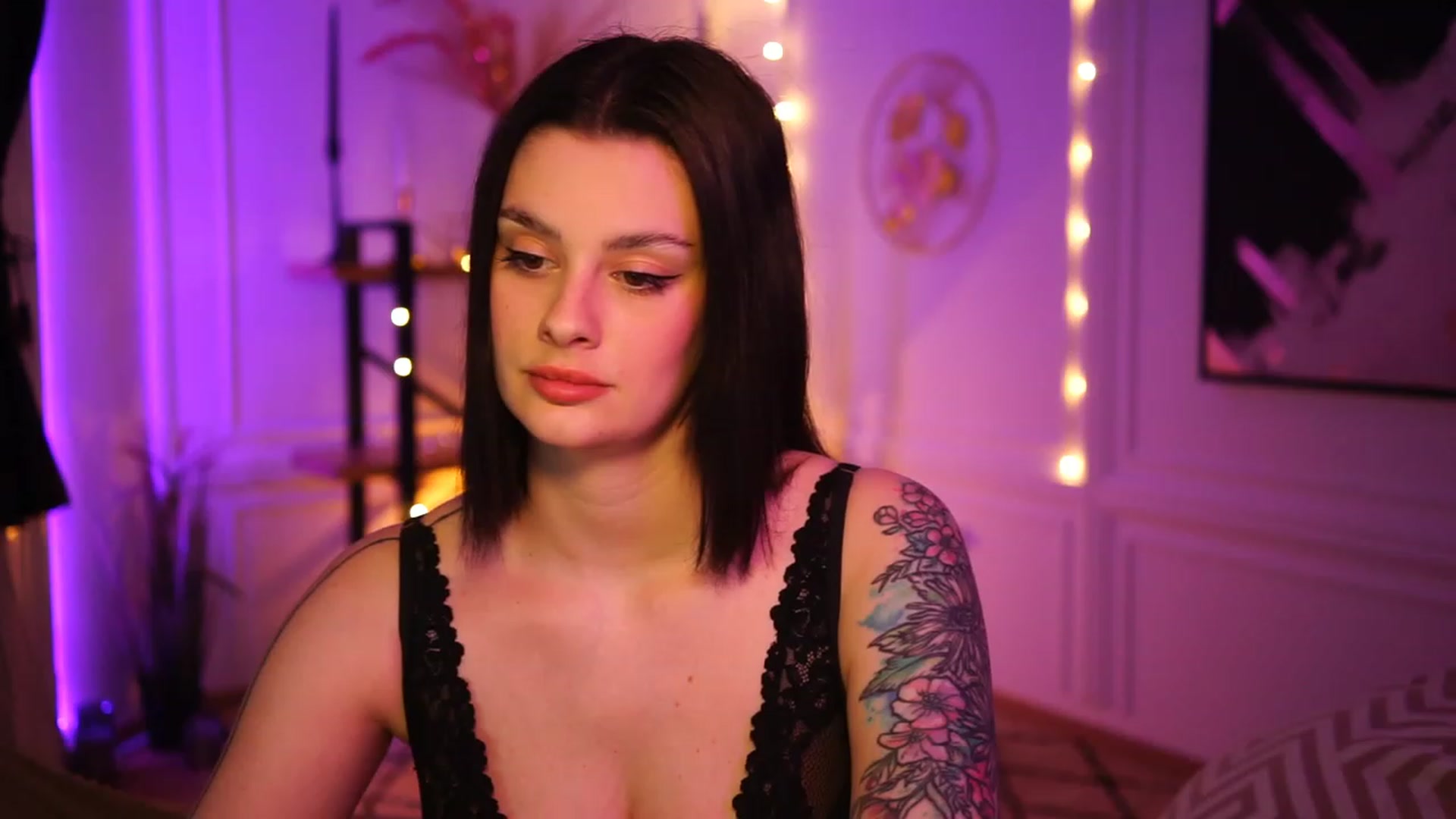 Gallery image thumbnail from lucynutty's myfreecams stream on, 03/15/2023, 18:11 image 6 of 20