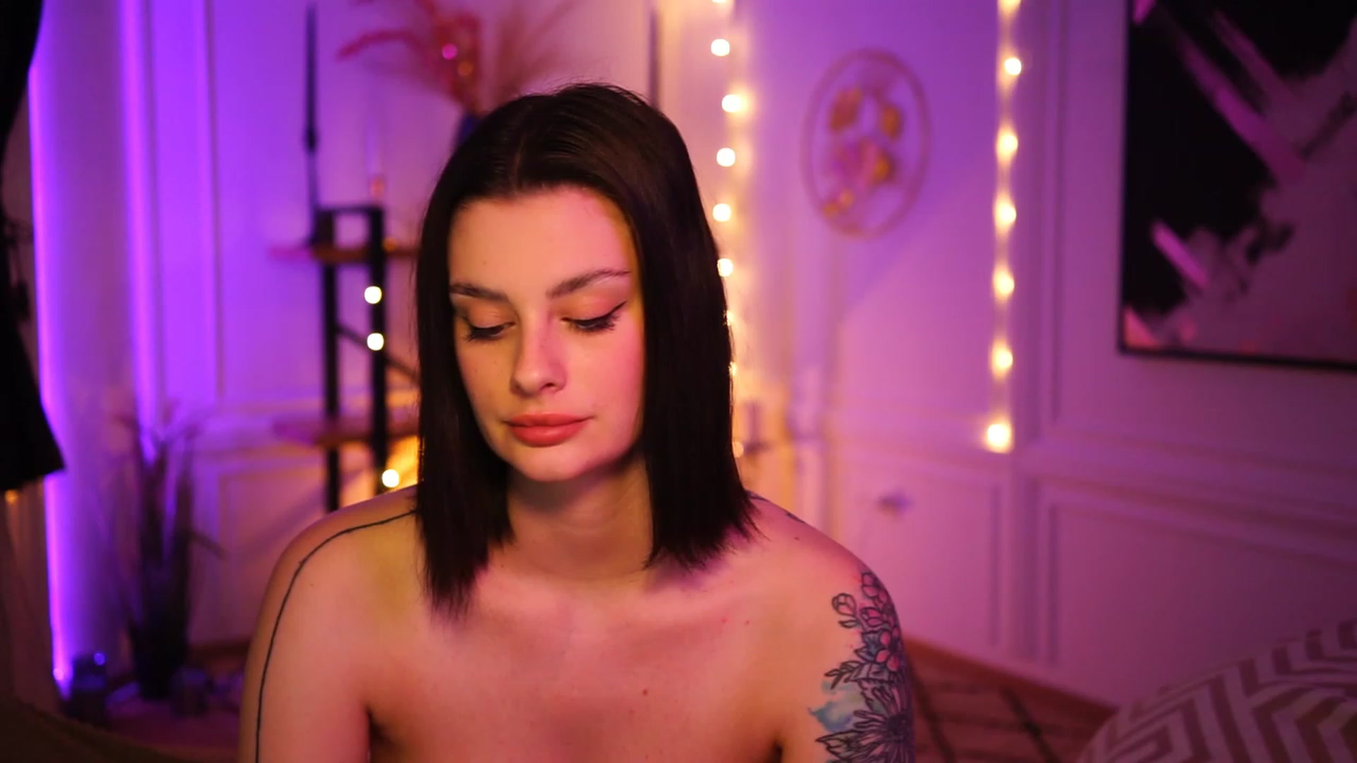 Gallery image thumbnail from lucynutty's myfreecams stream on, 03/15/2023, 19:54 image 7 of 20