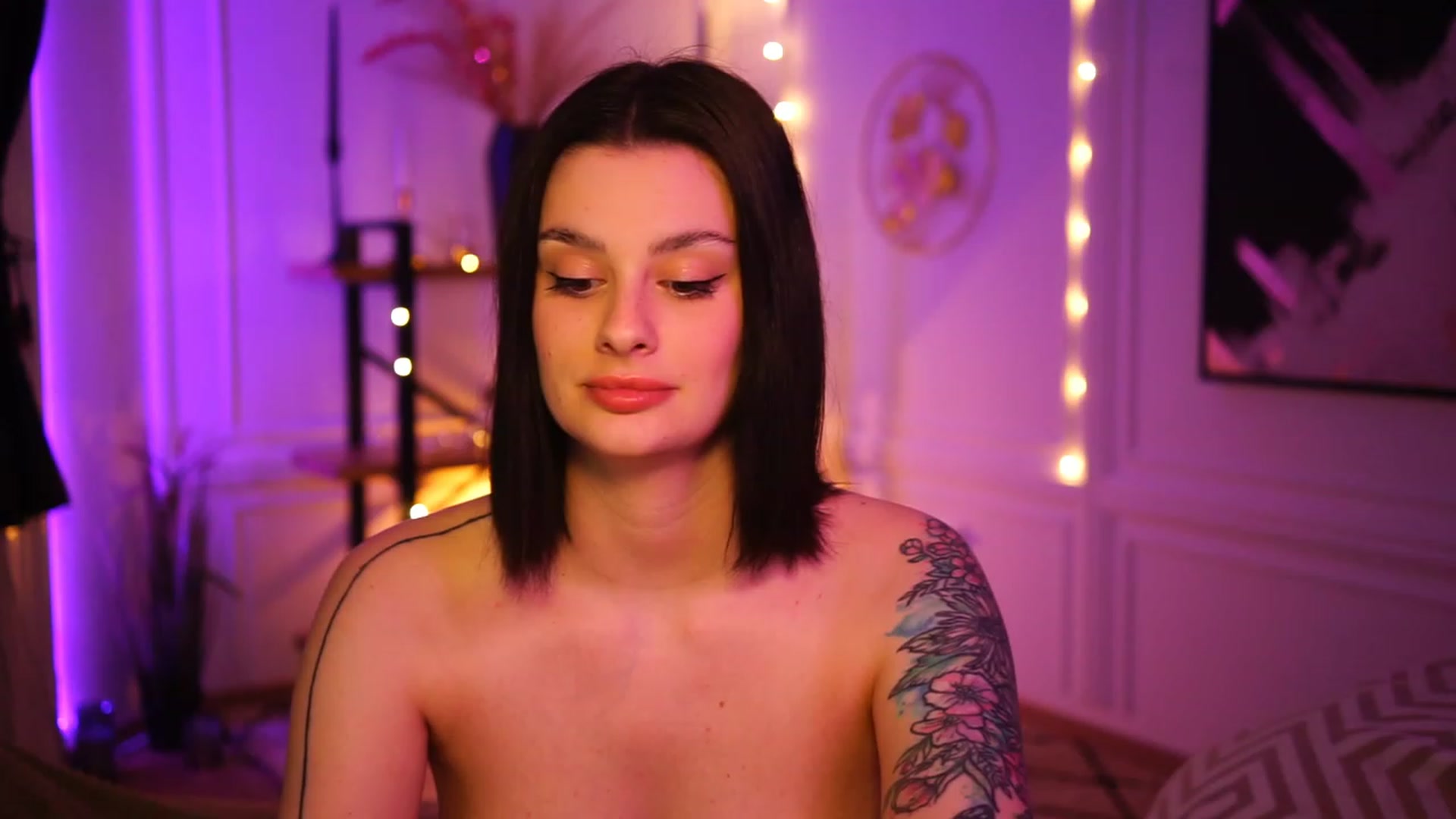 Gallery image thumbnail from lucynutty's myfreecams stream on, 03/15/2023, 20:43 image 14 of 20