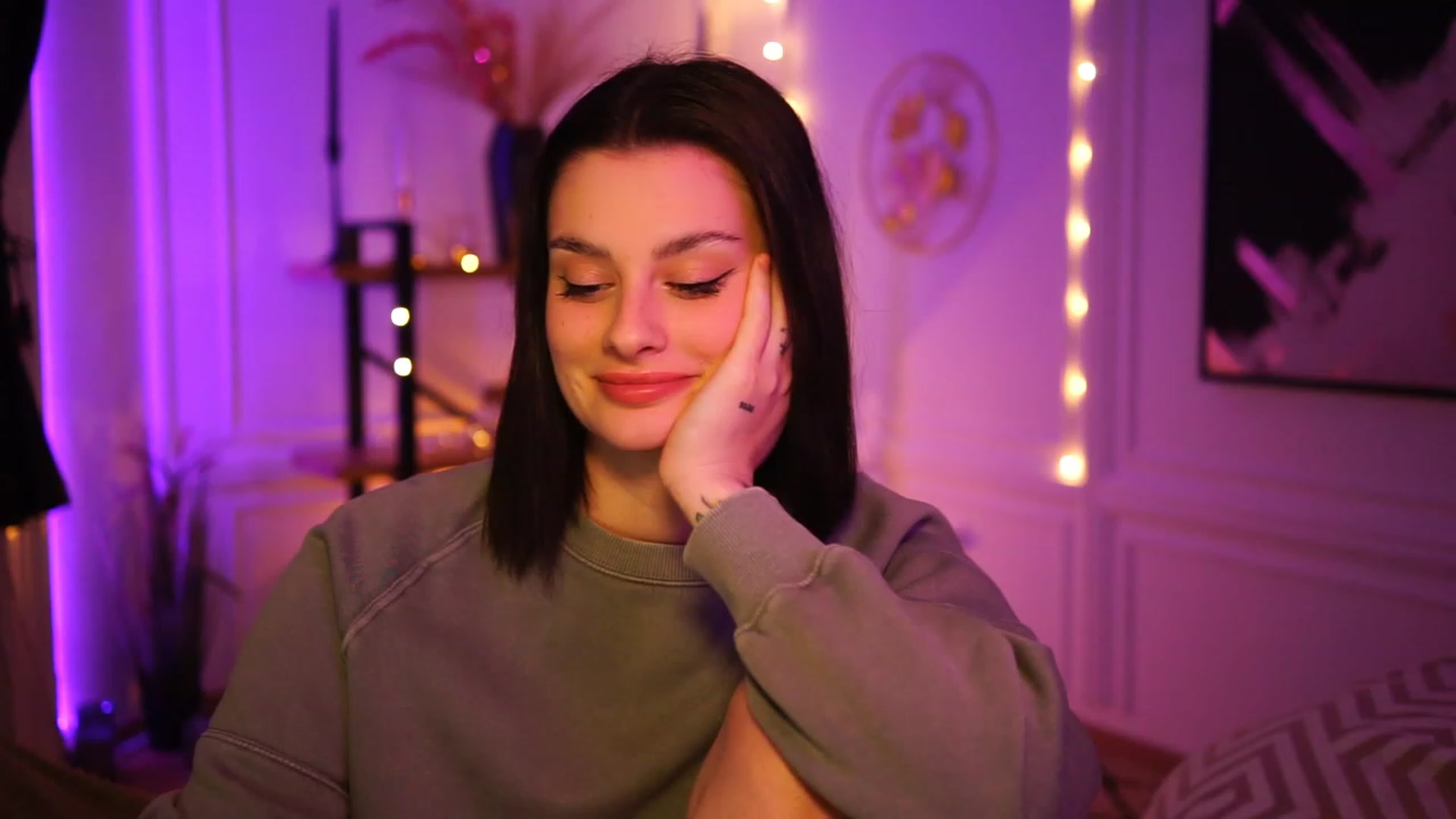 Gallery image thumbnail from lucynutty's myfreecams stream on, 03/15/2023, 20:43 image 20 of 20