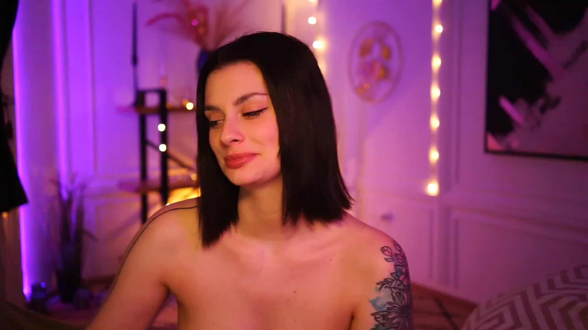 Gallery image thumbnail from lucynutty's myfreecams stream on, 03/15/2023, 20:43 image 18 of 20