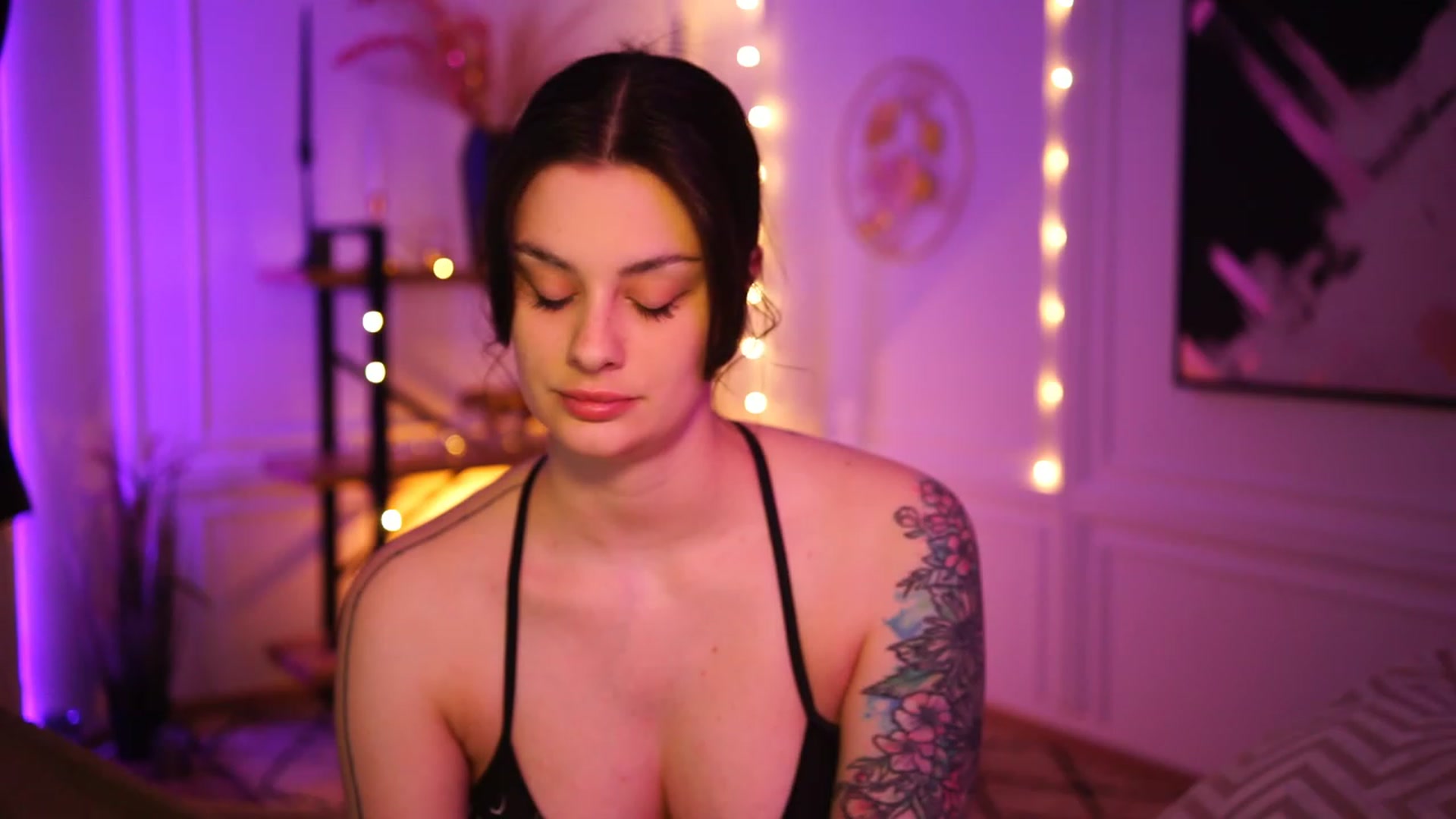 Gallery image thumbnail from lucynutty's myfreecams stream on, 03/16/2023, 12:20 image 15 of 20