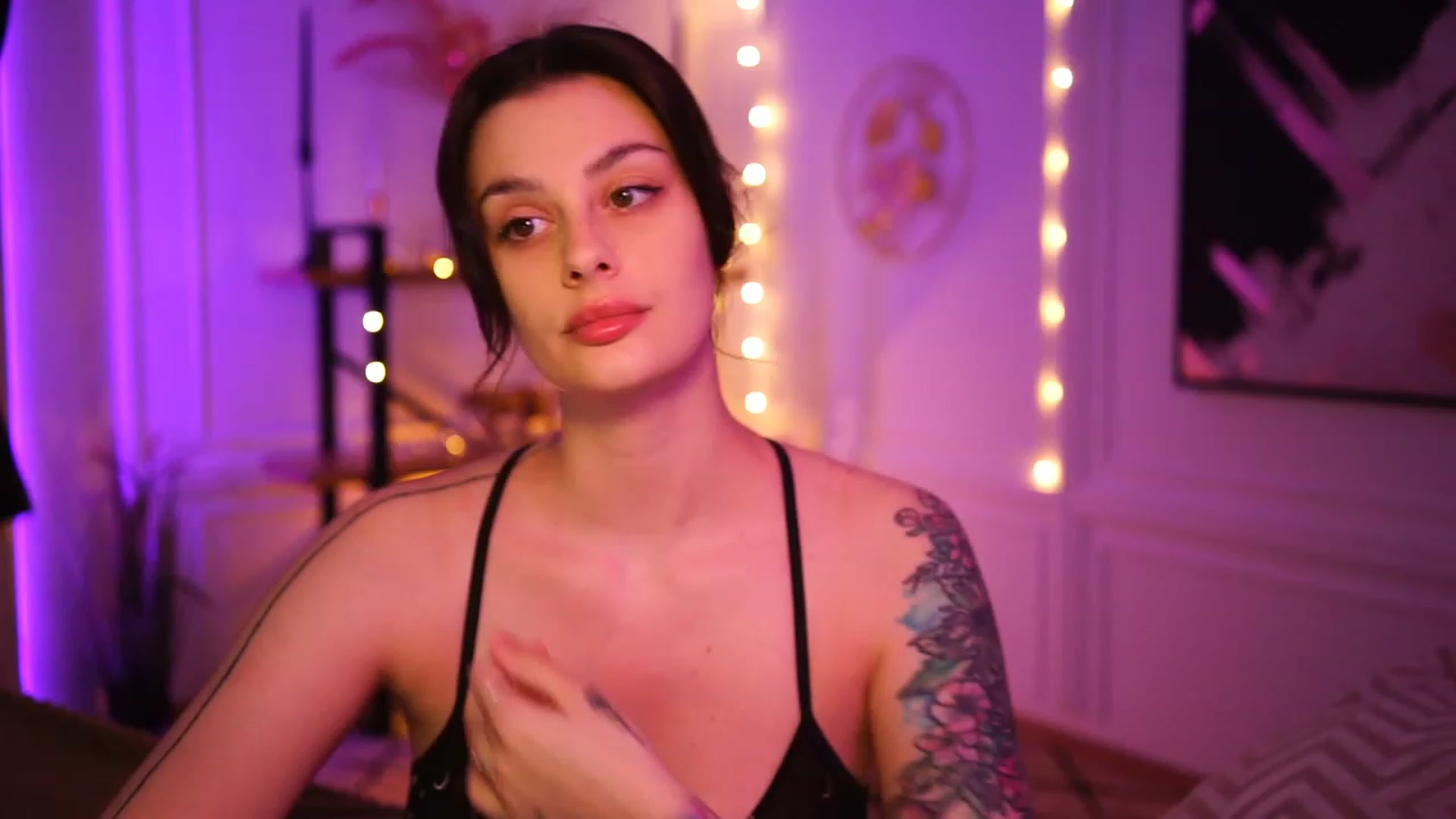 Gallery image thumbnail from lucynutty's myfreecams stream on, 03/16/2023, 12:20 image 1 of 20