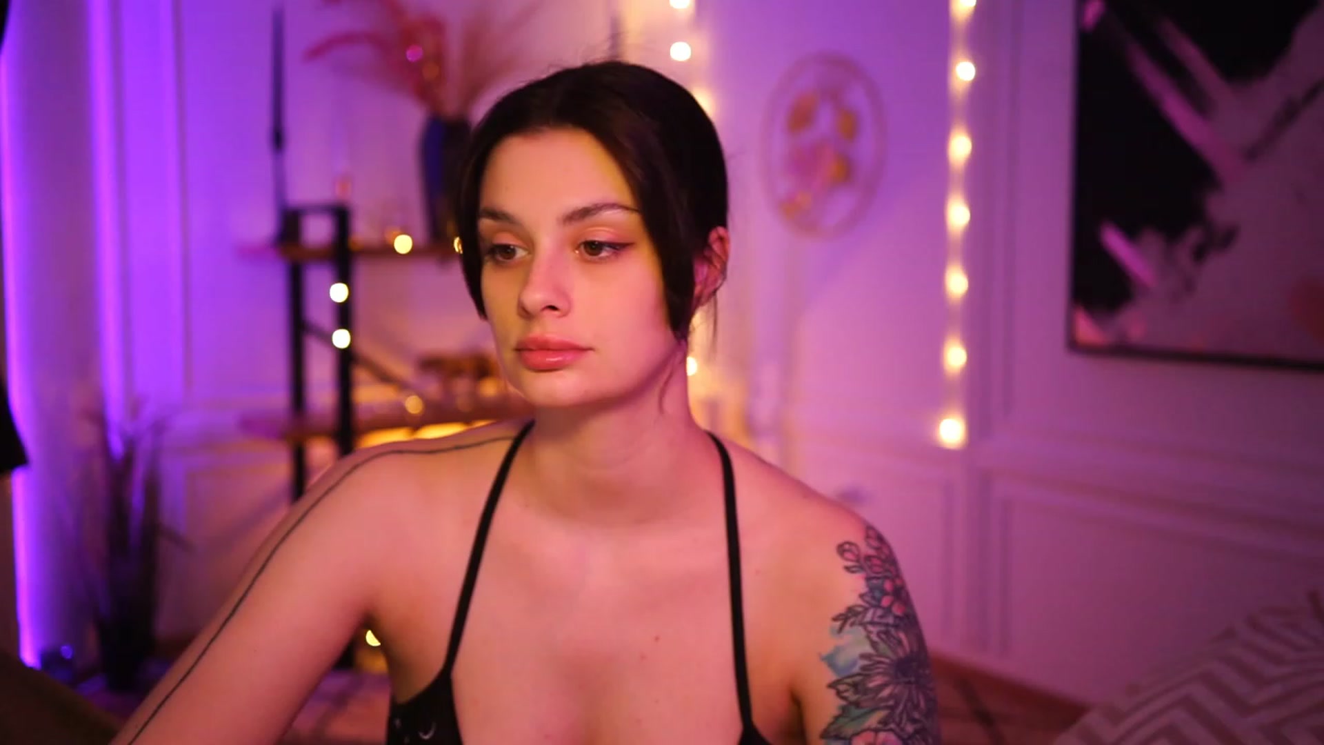 Gallery image thumbnail from lucynutty's myfreecams stream on, 03/16/2023, 13:36 image 8 of 20