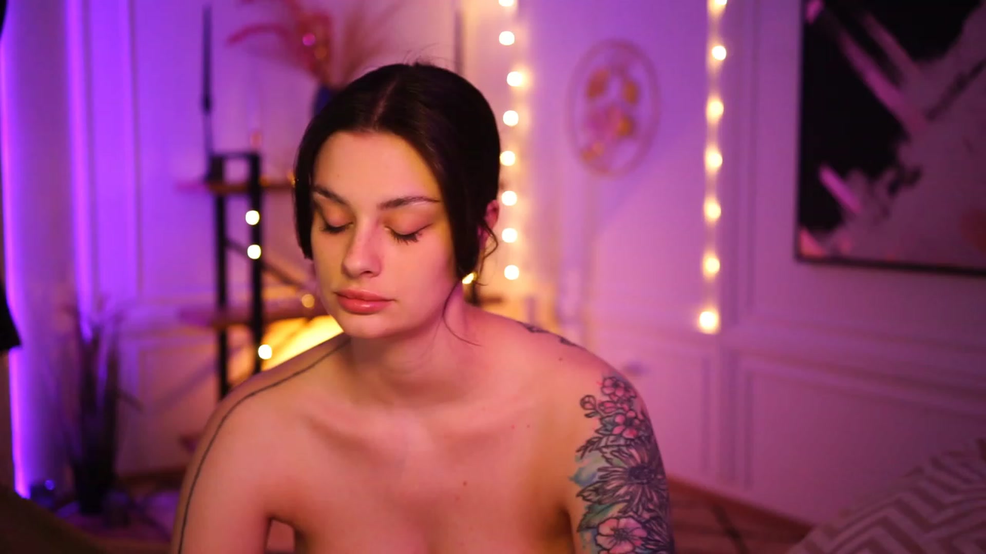 Gallery image thumbnail from lucynutty's myfreecams stream on, 03/16/2023, 13:36 image 18 of 20