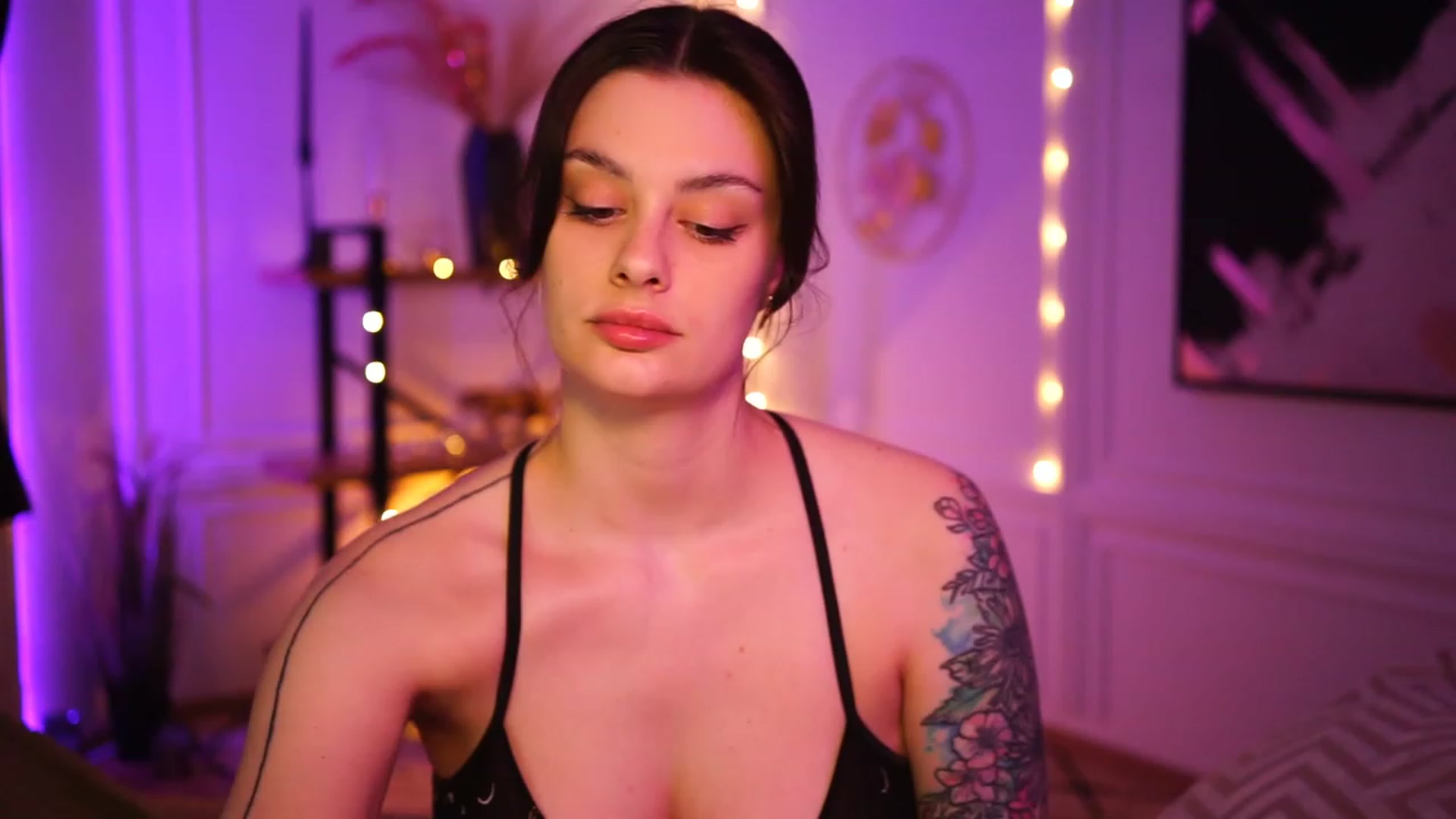 Gallery image thumbnail from lucynutty's myfreecams stream on, 03/16/2023, 13:36 image 1 of 20