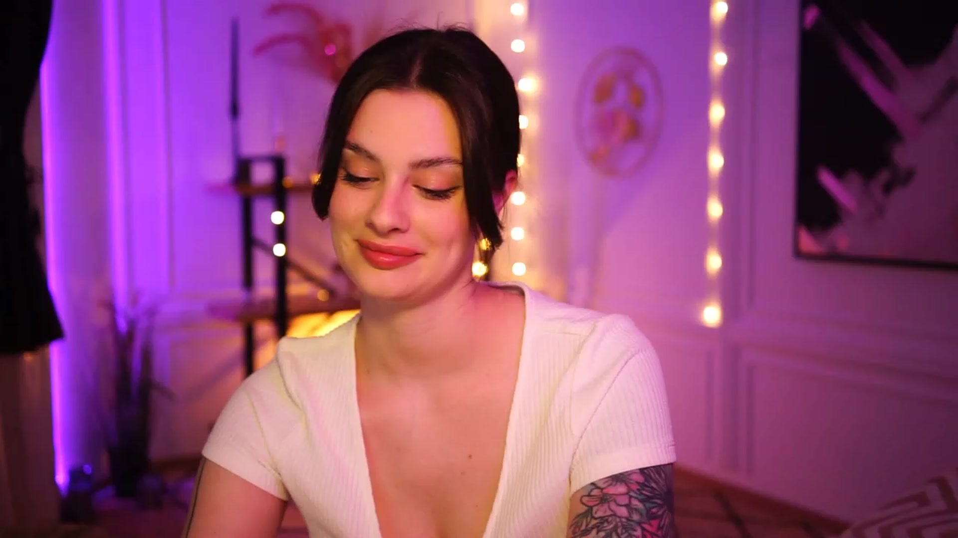 Gallery image thumbnail from lucynutty's myfreecams stream on, 03/18/2023, 14:28 image 10 of 20