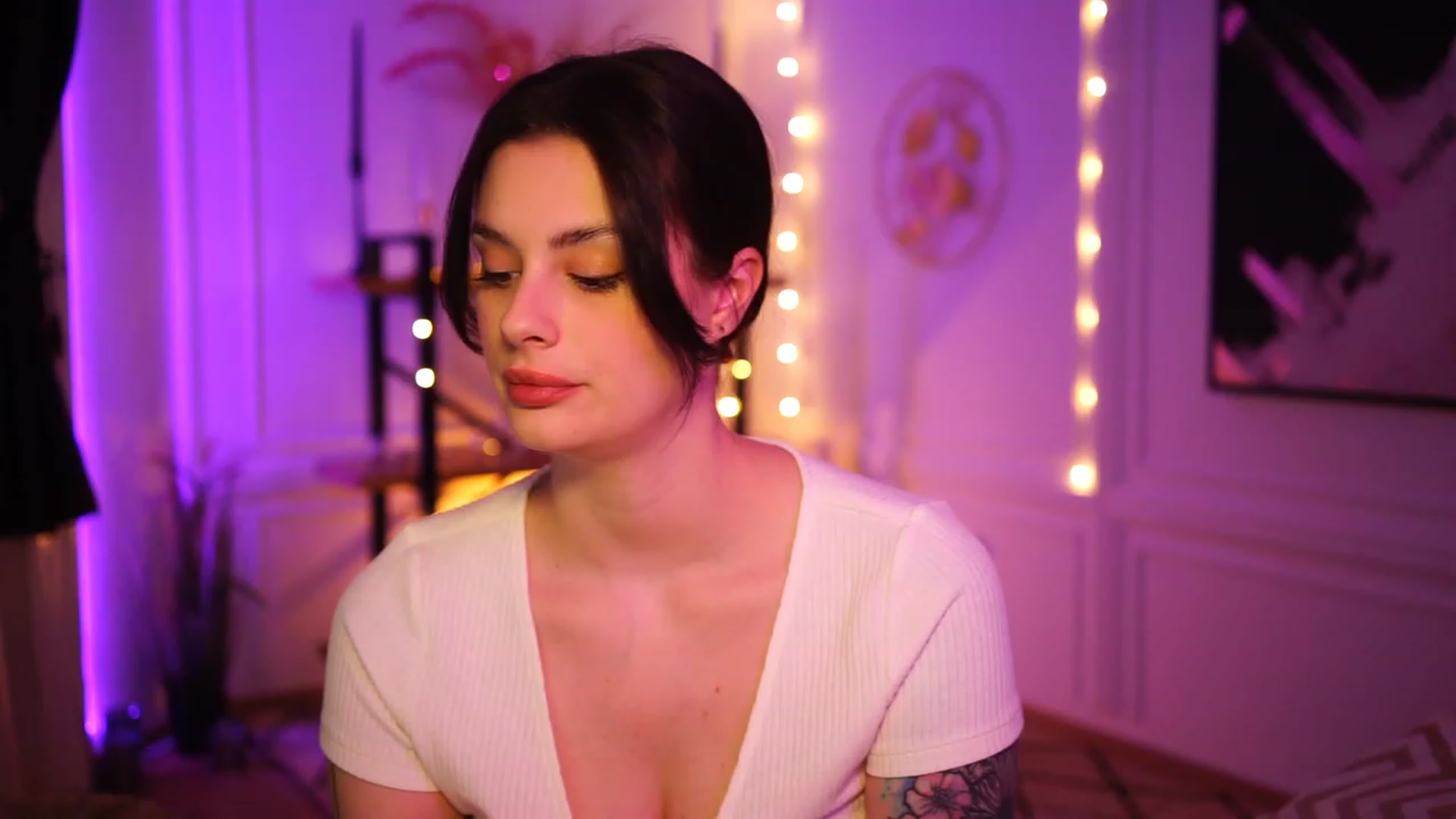 Gallery image thumbnail from lucynutty's myfreecams stream on, 03/18/2023, 14:28 image 8 of 20