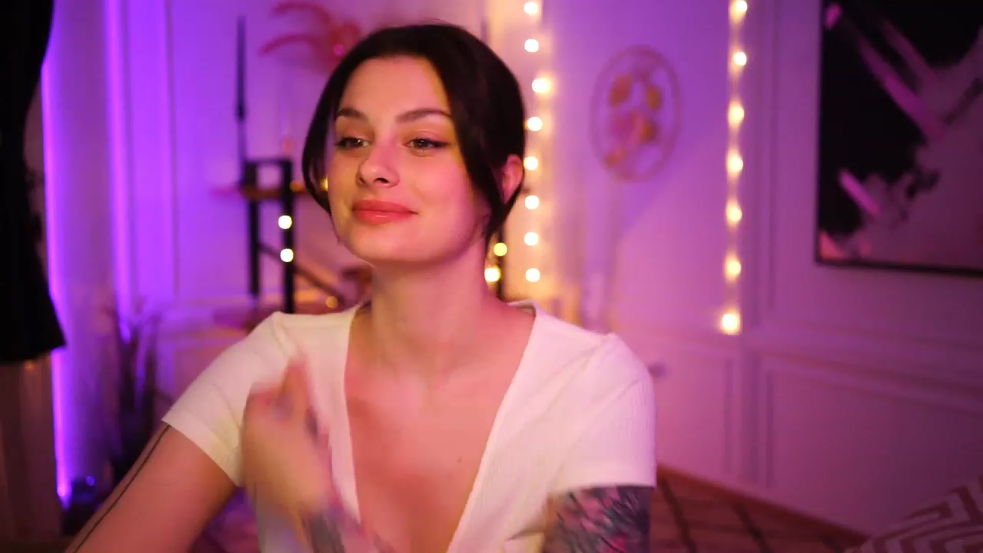Gallery image thumbnail from lucynutty's myfreecams stream on, 03/18/2023, 14:53 image 14 of 20