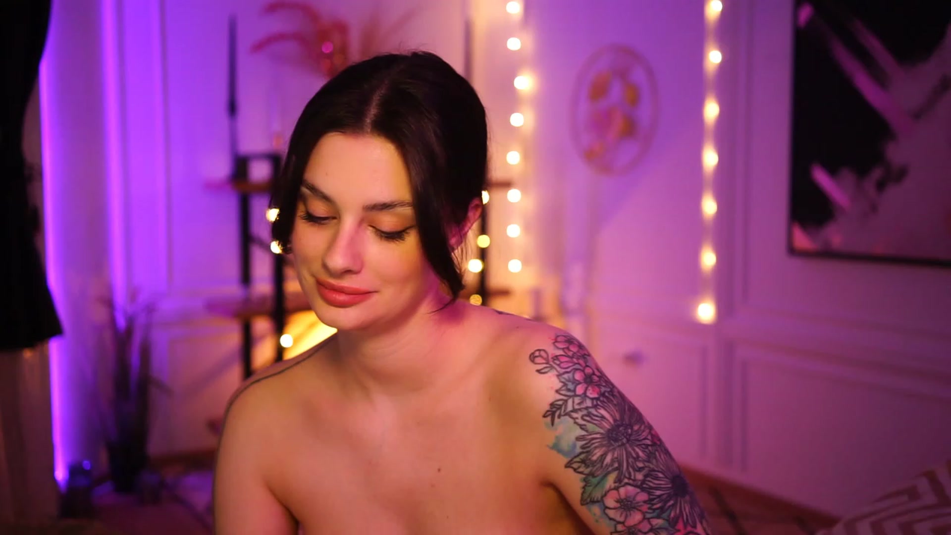 Gallery image thumbnail from lucynutty's myfreecams stream on, 03/18/2023, 14:53 image 1 of 20